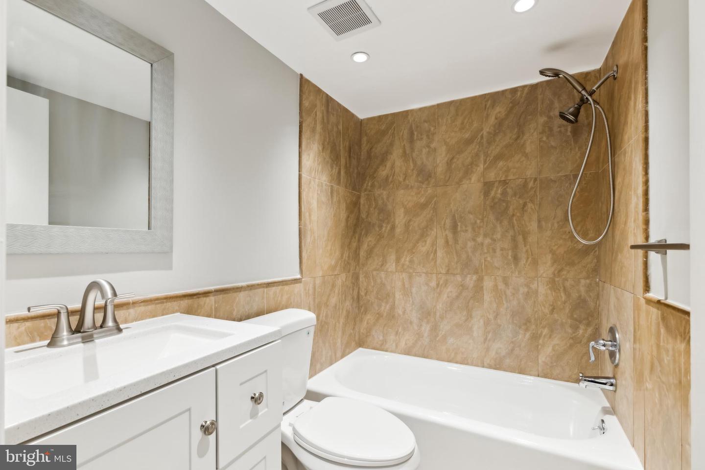 5900-H KINGSFORD RD #431, SPRINGFIELD, Virginia 22152, 3 Bedrooms Bedrooms, ,2 BathroomsBathrooms,Residential,For sale,5900-H KINGSFORD RD #431,VAFX2228870 MLS # VAFX2228870