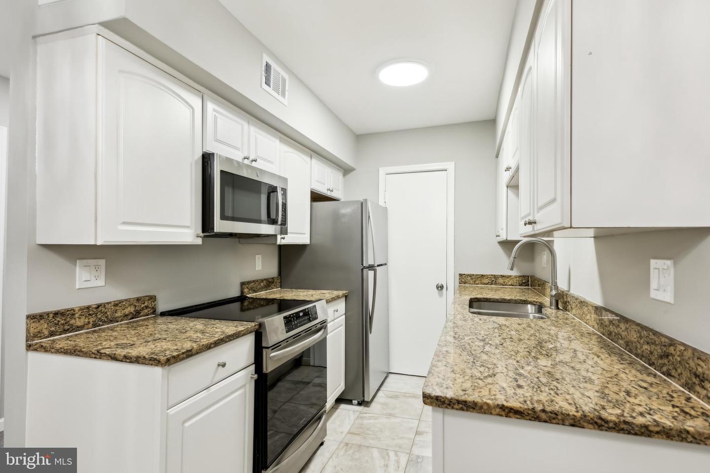 5900-H KINGSFORD RD #431, SPRINGFIELD, Virginia 22152, 3 Bedrooms Bedrooms, ,2 BathroomsBathrooms,Residential,For sale,5900-H KINGSFORD RD #431,VAFX2228870 MLS # VAFX2228870