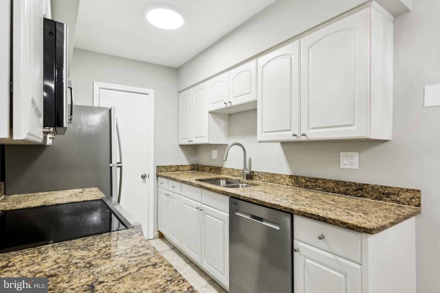 5900-H KINGSFORD RD #431, SPRINGFIELD, Virginia 22152, 3 Bedrooms Bedrooms, ,2 BathroomsBathrooms,Residential,For sale,5900-H KINGSFORD RD #431,VAFX2228870 MLS # VAFX2228870