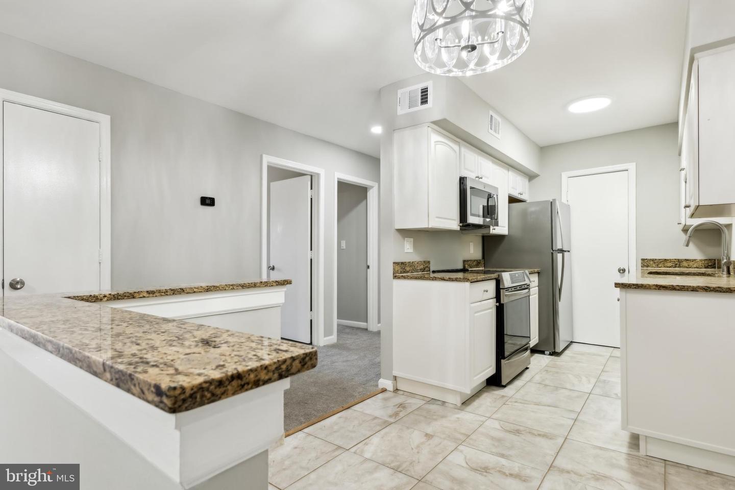 5900-H KINGSFORD RD #431, SPRINGFIELD, Virginia 22152, 3 Bedrooms Bedrooms, ,2 BathroomsBathrooms,Residential,For sale,5900-H KINGSFORD RD #431,VAFX2228870 MLS # VAFX2228870