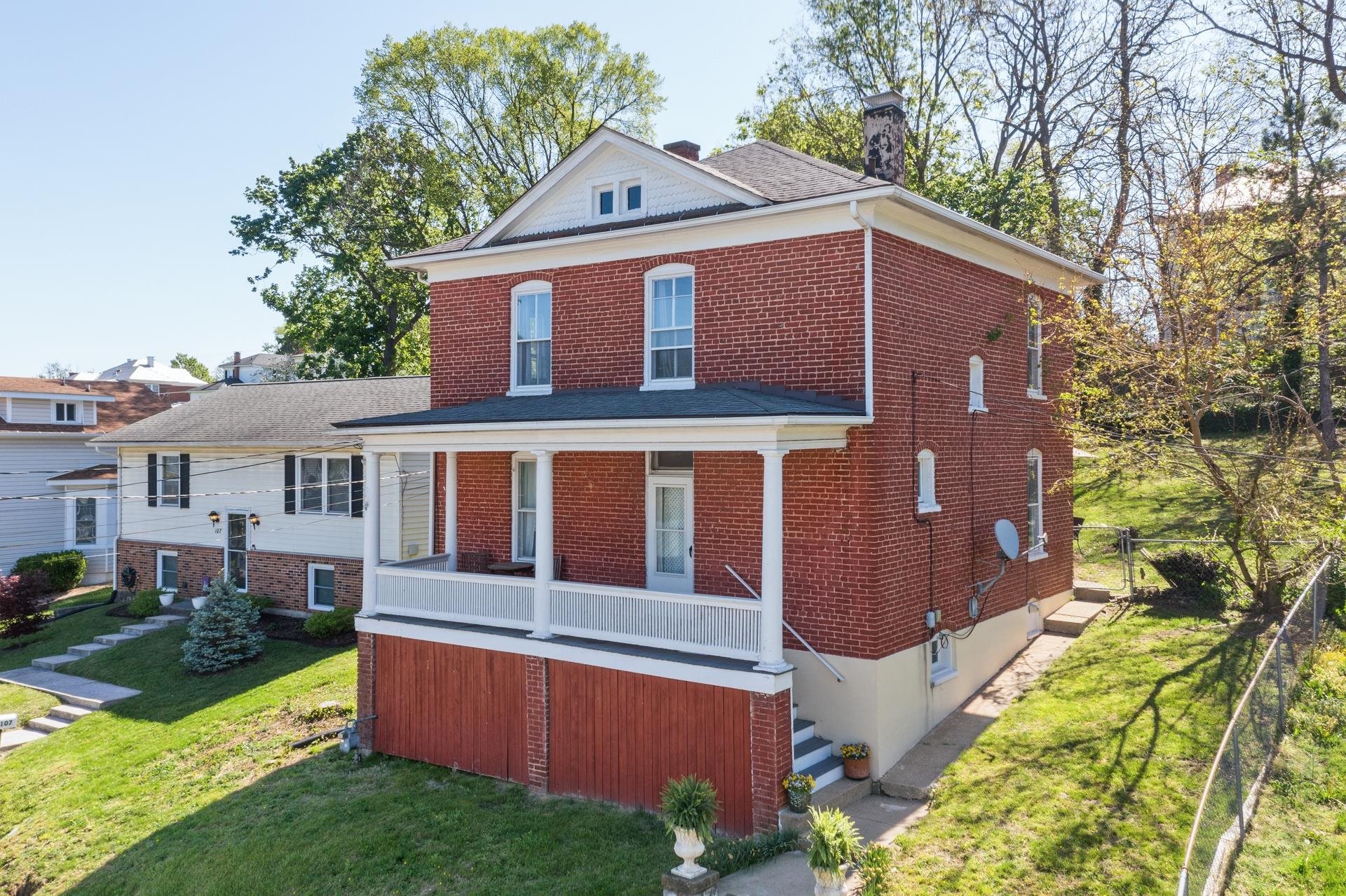105 LAKE AVE, STAUNTON, Virginia 24401, 3 Bedrooms Bedrooms, ,2 BathroomsBathrooms,Residential,105 LAKE AVE,664018 MLS # 664018