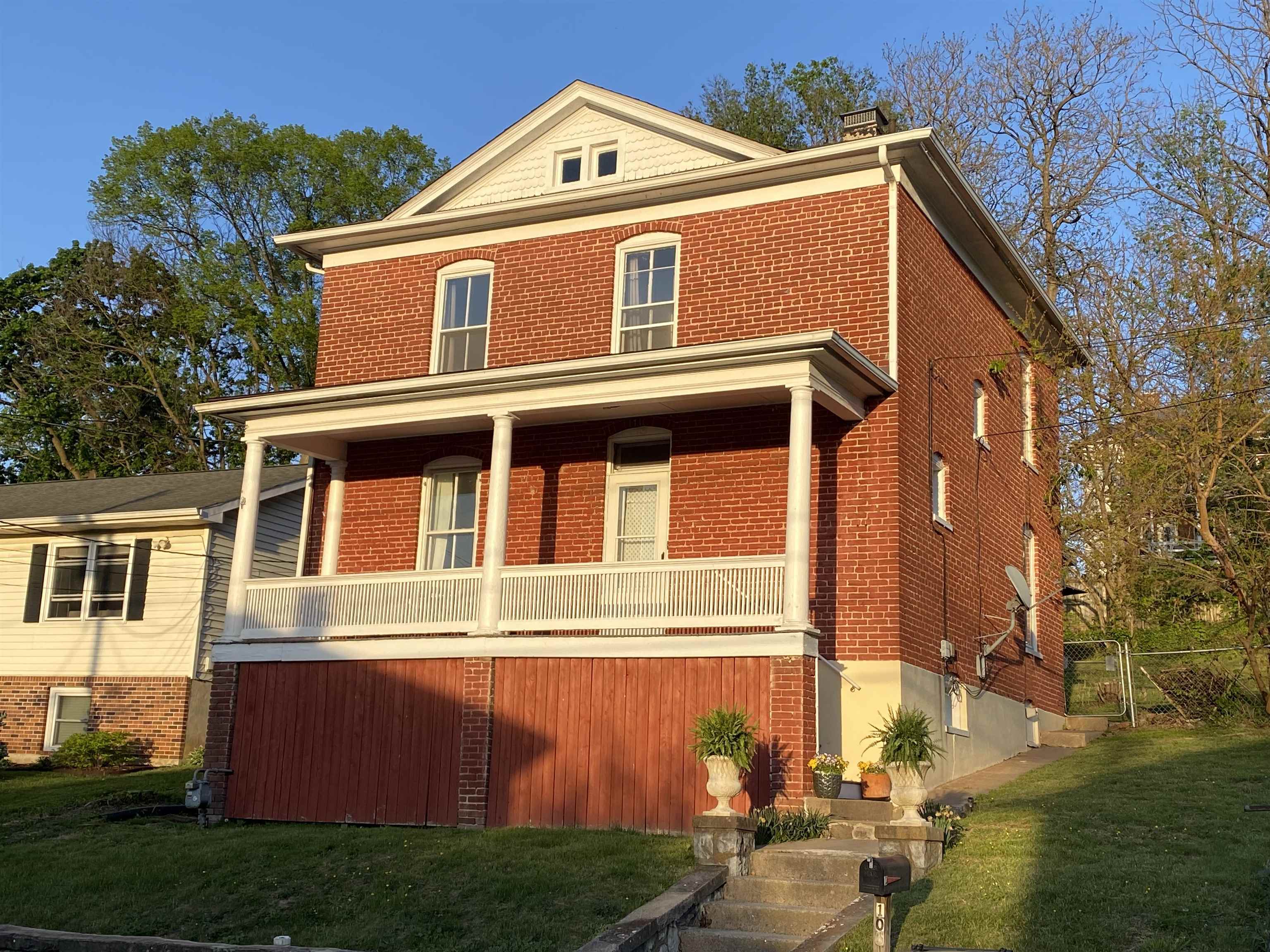 105 LAKE AVE, STAUNTON, Virginia 24401, 3 Bedrooms Bedrooms, ,2 BathroomsBathrooms,Residential,105 LAKE AVE,664018 MLS # 664018