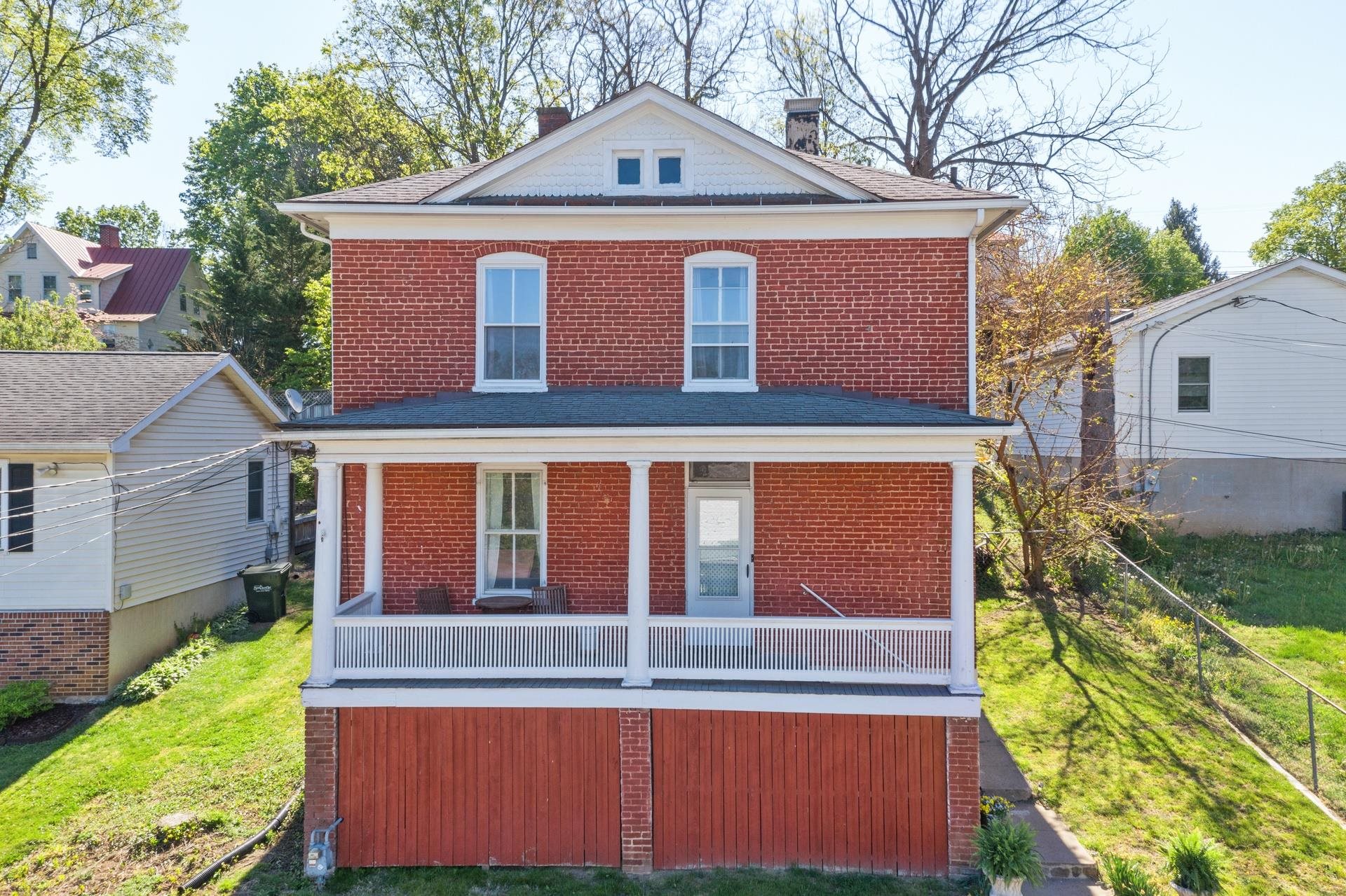 105 LAKE AVE, STAUNTON, Virginia 24401, 3 Bedrooms Bedrooms, ,2 BathroomsBathrooms,Residential,105 LAKE AVE,664018 MLS # 664018