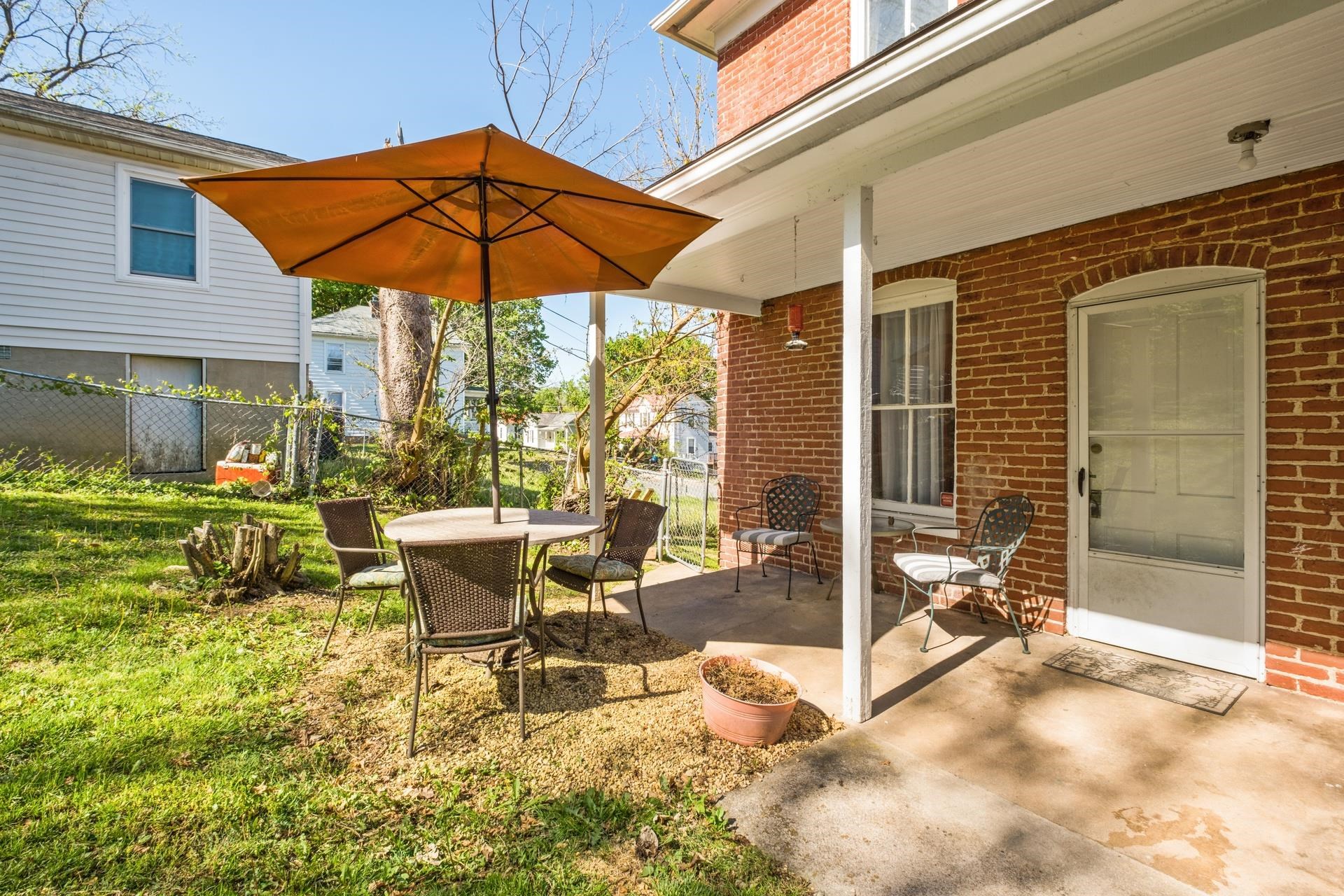 105 LAKE AVE, STAUNTON, Virginia 24401, 3 Bedrooms Bedrooms, ,2 BathroomsBathrooms,Residential,105 LAKE AVE,664018 MLS # 664018