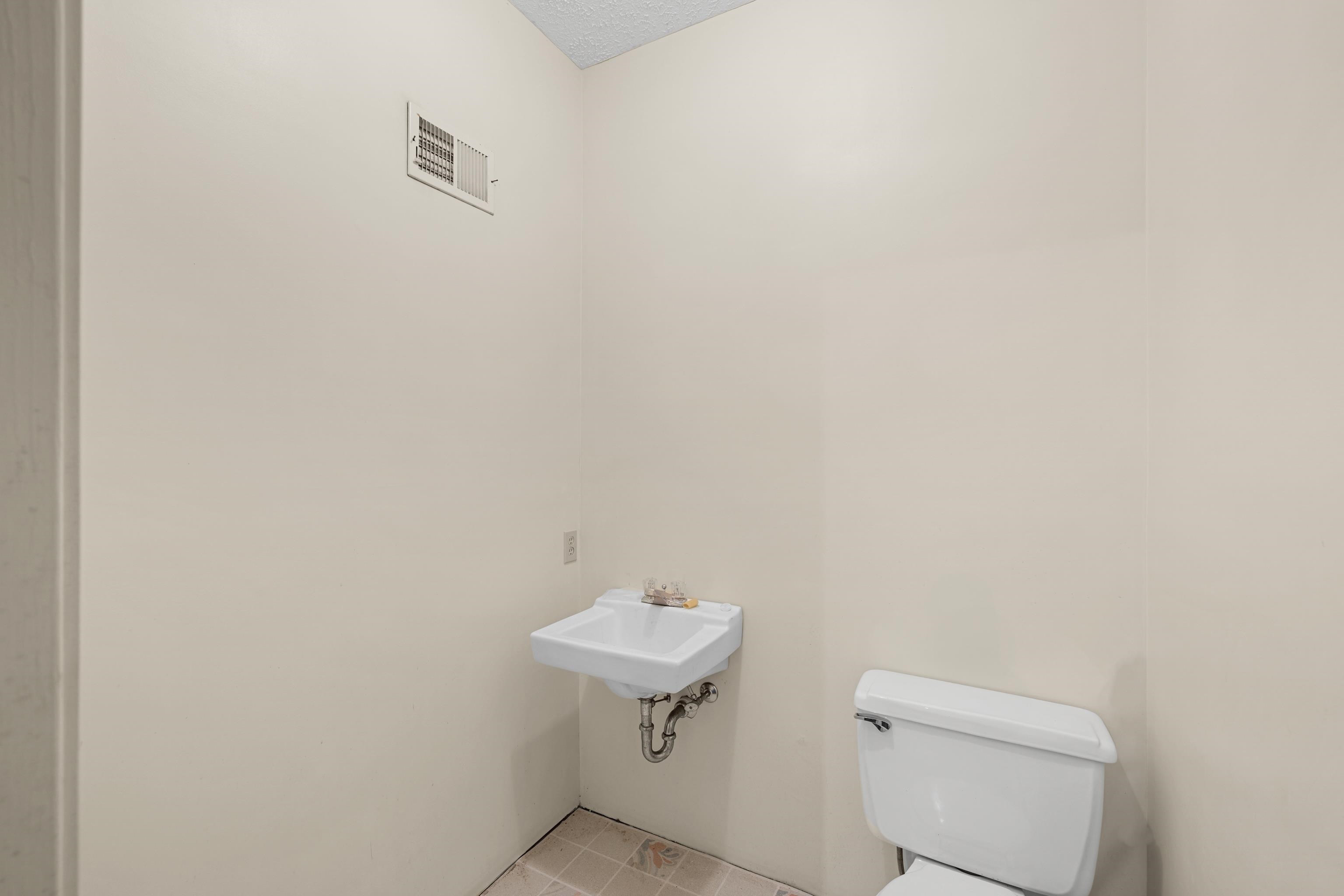 10304 SPOTSWOOD TRL, MCGAHEYSVILLE, Virginia 22840, 5 Bedrooms Bedrooms, ,3 BathroomsBathrooms,Residential,10304 SPOTSWOOD TRL,664022 MLS # 664022