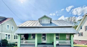 53 N WILLOW ST, HARRISONBURG, Virginia 22802, 3 Bedrooms Bedrooms, ,1 BathroomBathrooms,Residential,53 N WILLOW ST,664029 MLS # 664029