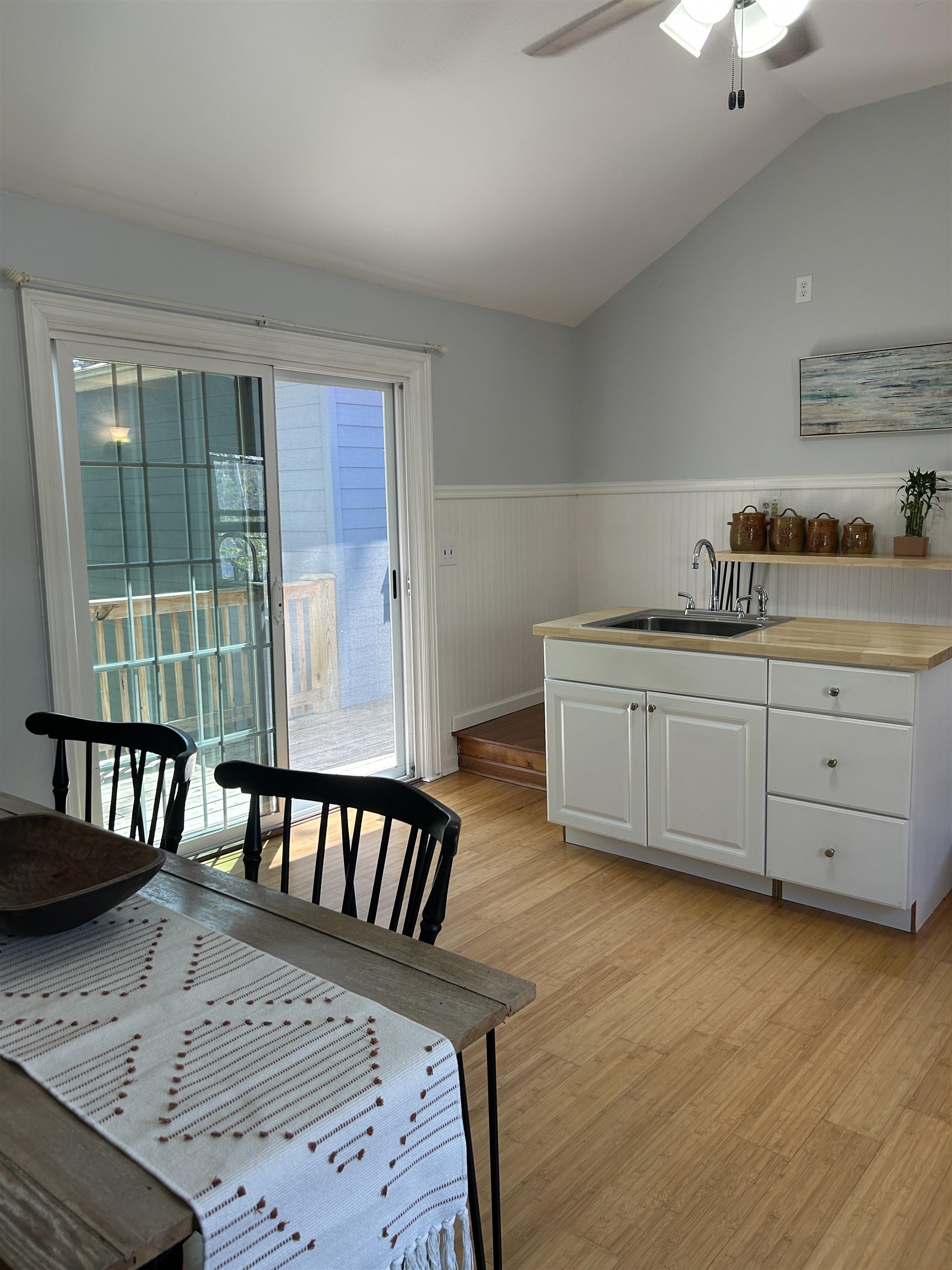 519 W FREDERICK ST, STAUNTON, Virginia 24401, 3 Bedrooms Bedrooms, ,4 BathroomsBathrooms,Residential,519 W FREDERICK ST,664030 MLS # 664030