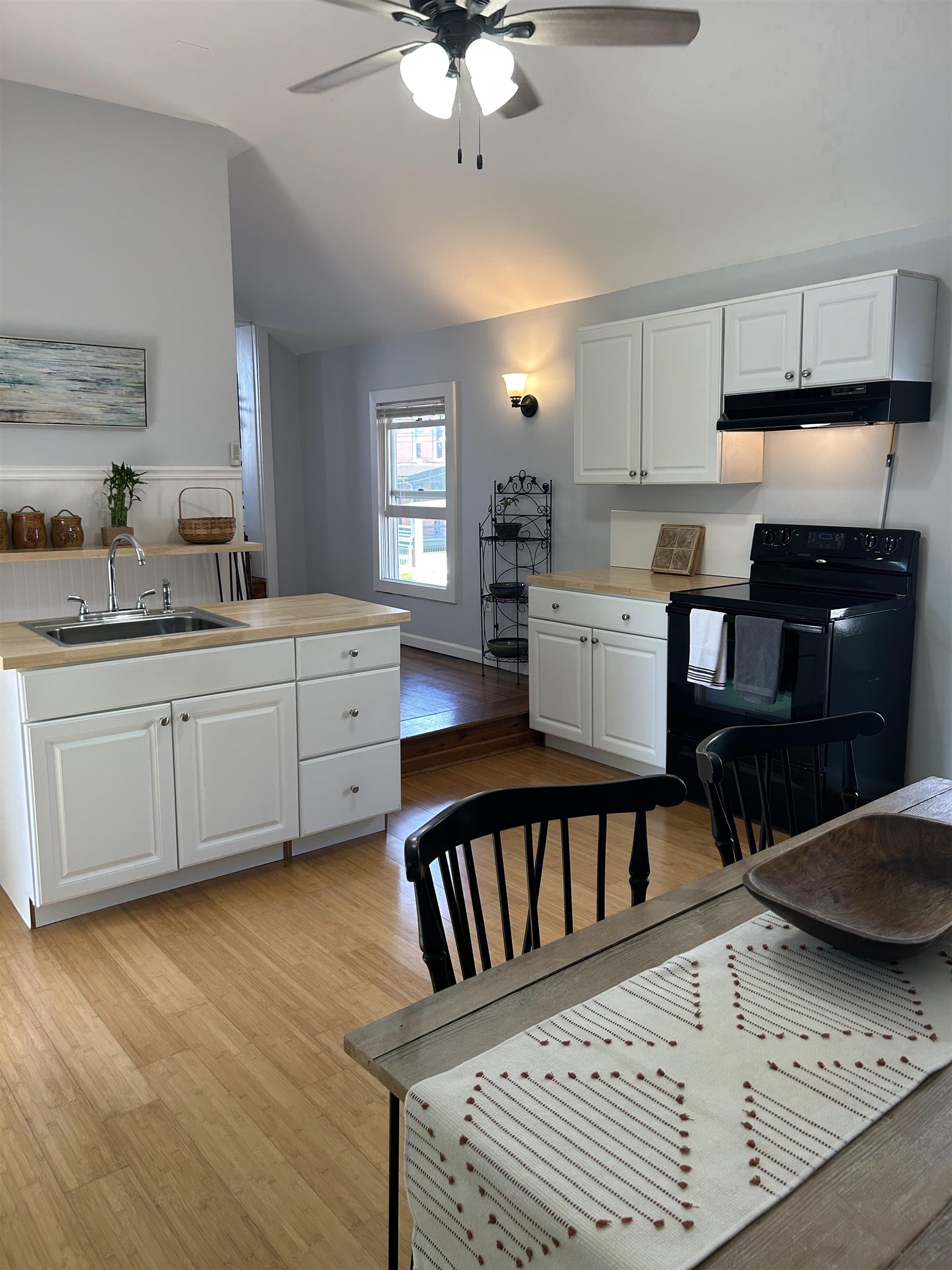 519 W FREDERICK ST, STAUNTON, Virginia 24401, 3 Bedrooms Bedrooms, ,4 BathroomsBathrooms,Residential,519 W FREDERICK ST,664030 MLS # 664030