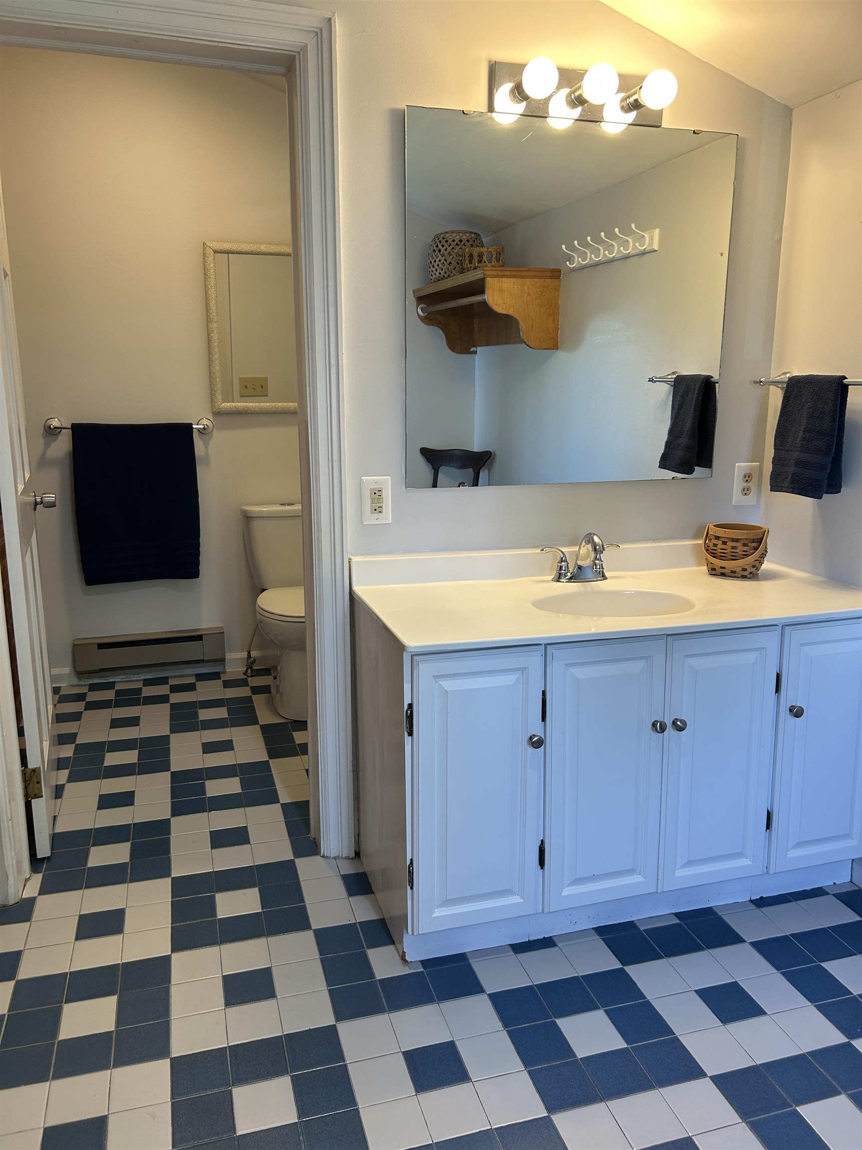 519 W FREDERICK ST, STAUNTON, Virginia 24401, 3 Bedrooms Bedrooms, ,4 BathroomsBathrooms,Residential,519 W FREDERICK ST,664030 MLS # 664030