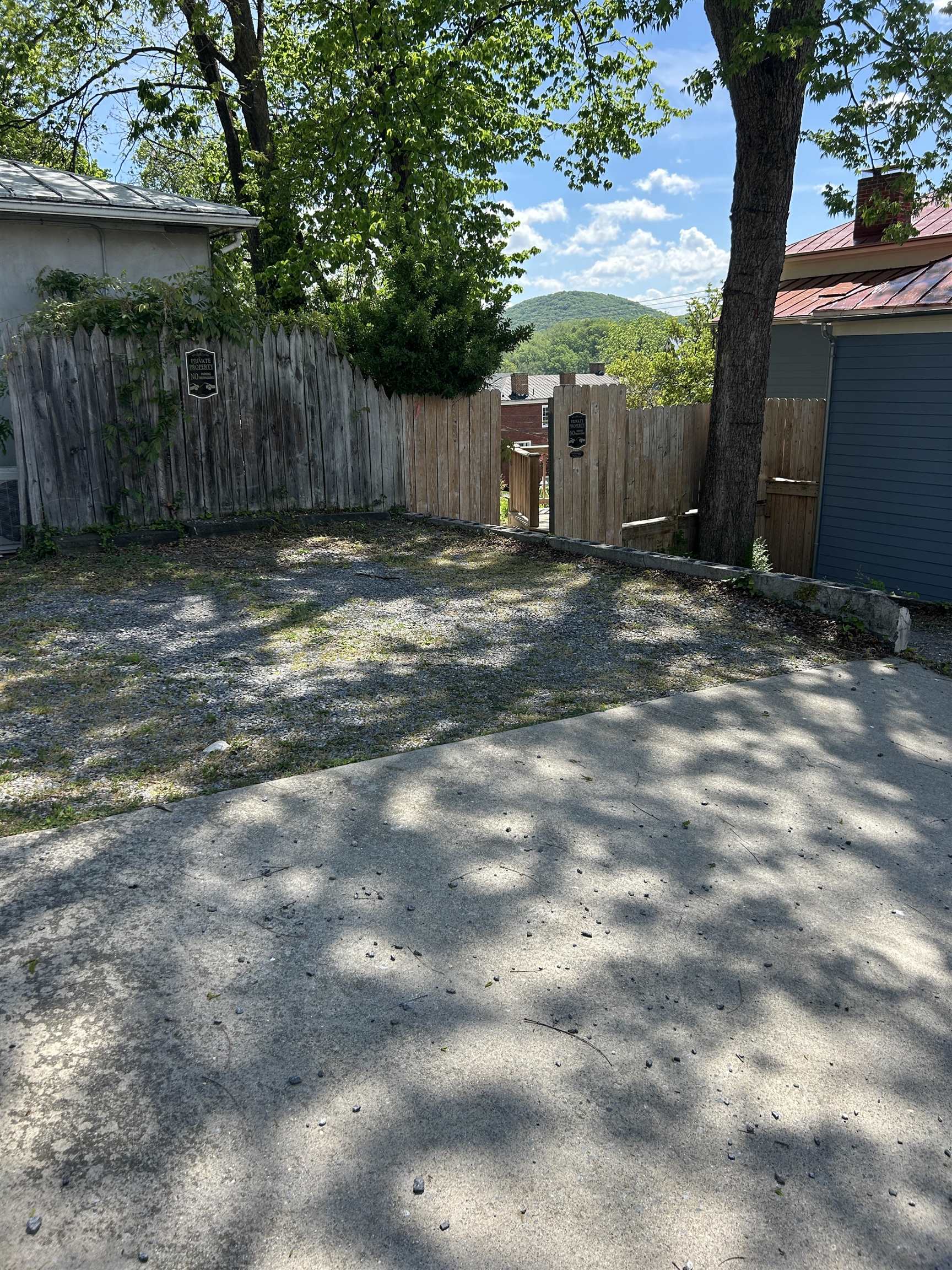 519 W FREDERICK ST, STAUNTON, Virginia 24401, 3 Bedrooms Bedrooms, ,4 BathroomsBathrooms,Residential,519 W FREDERICK ST,664030 MLS # 664030