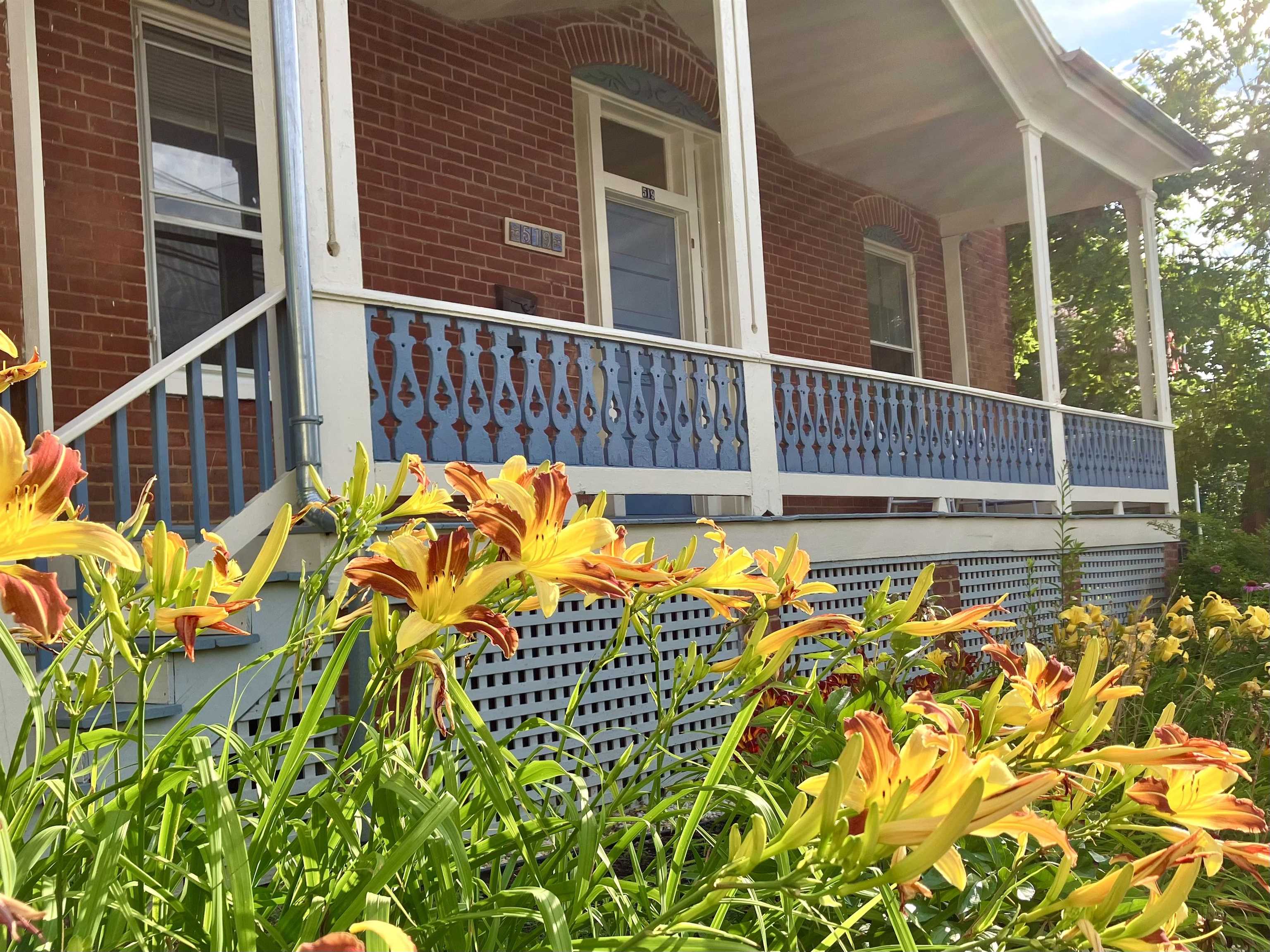 519 W FREDERICK ST, STAUNTON, Virginia 24401, 3 Bedrooms Bedrooms, ,4 BathroomsBathrooms,Residential,519 W FREDERICK ST,664030 MLS # 664030
