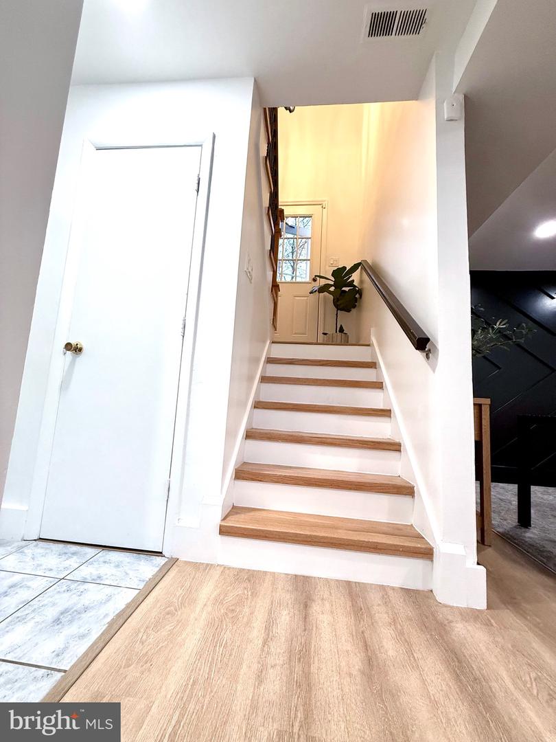 13727 MAHONEY DR, WOODBRIDGE, Virginia 22193, 3 Bedrooms Bedrooms, ,1 BathroomBathrooms,Residential,For sale,13727 MAHONEY DR,VAPW2090450 MLS # VAPW2090450