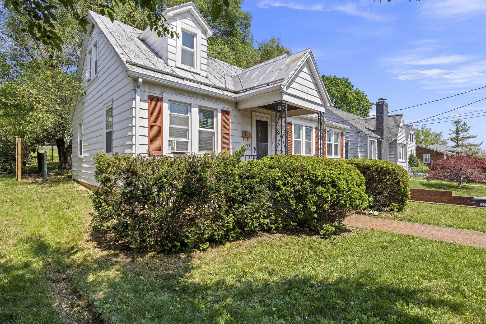 917 CHESTNUT DR, HARRISONBURG, Virginia 22801, 4 Bedrooms Bedrooms, ,1 BathroomBathrooms,Residential,917 CHESTNUT DR,664044 MLS # 664044