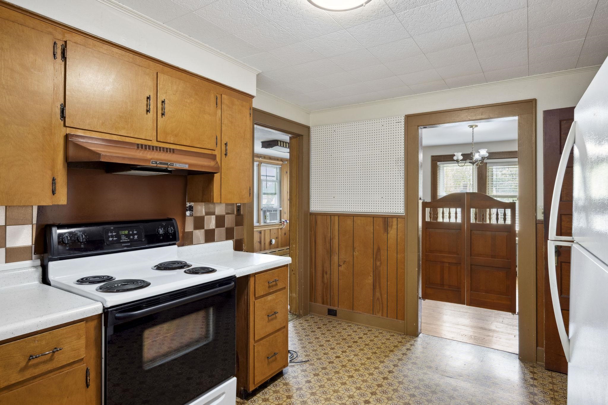 917 CHESTNUT DR, HARRISONBURG, Virginia 22801, 4 Bedrooms Bedrooms, ,1 BathroomBathrooms,Residential,917 CHESTNUT DR,664044 MLS # 664044