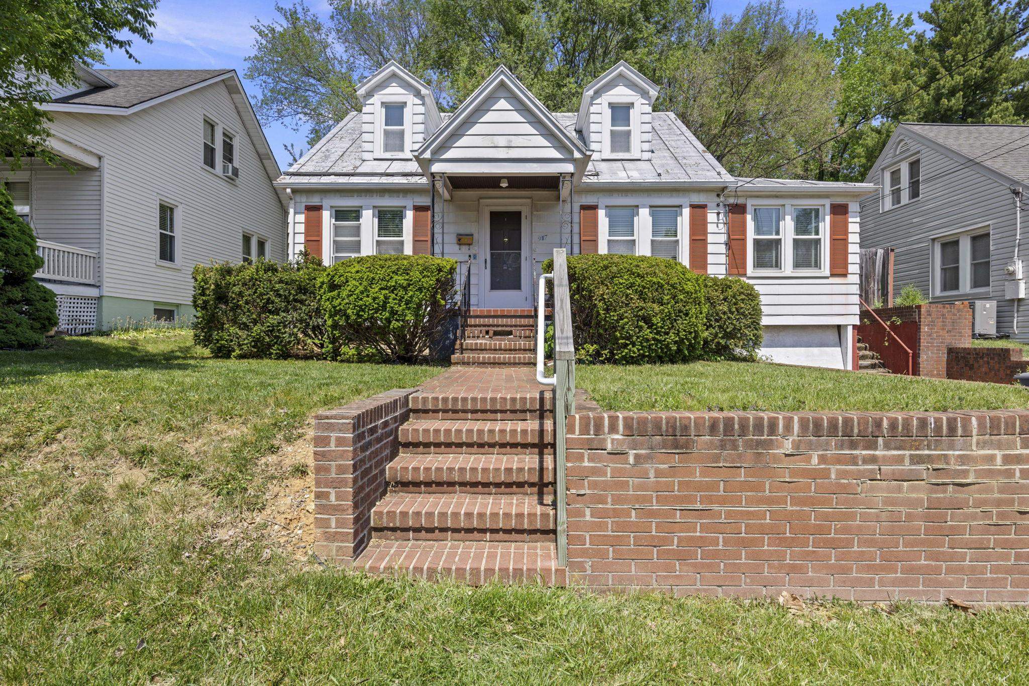 917 CHESTNUT DR, HARRISONBURG, Virginia 22801, 4 Bedrooms Bedrooms, ,1 BathroomBathrooms,Residential,917 CHESTNUT DR,664044 MLS # 664044