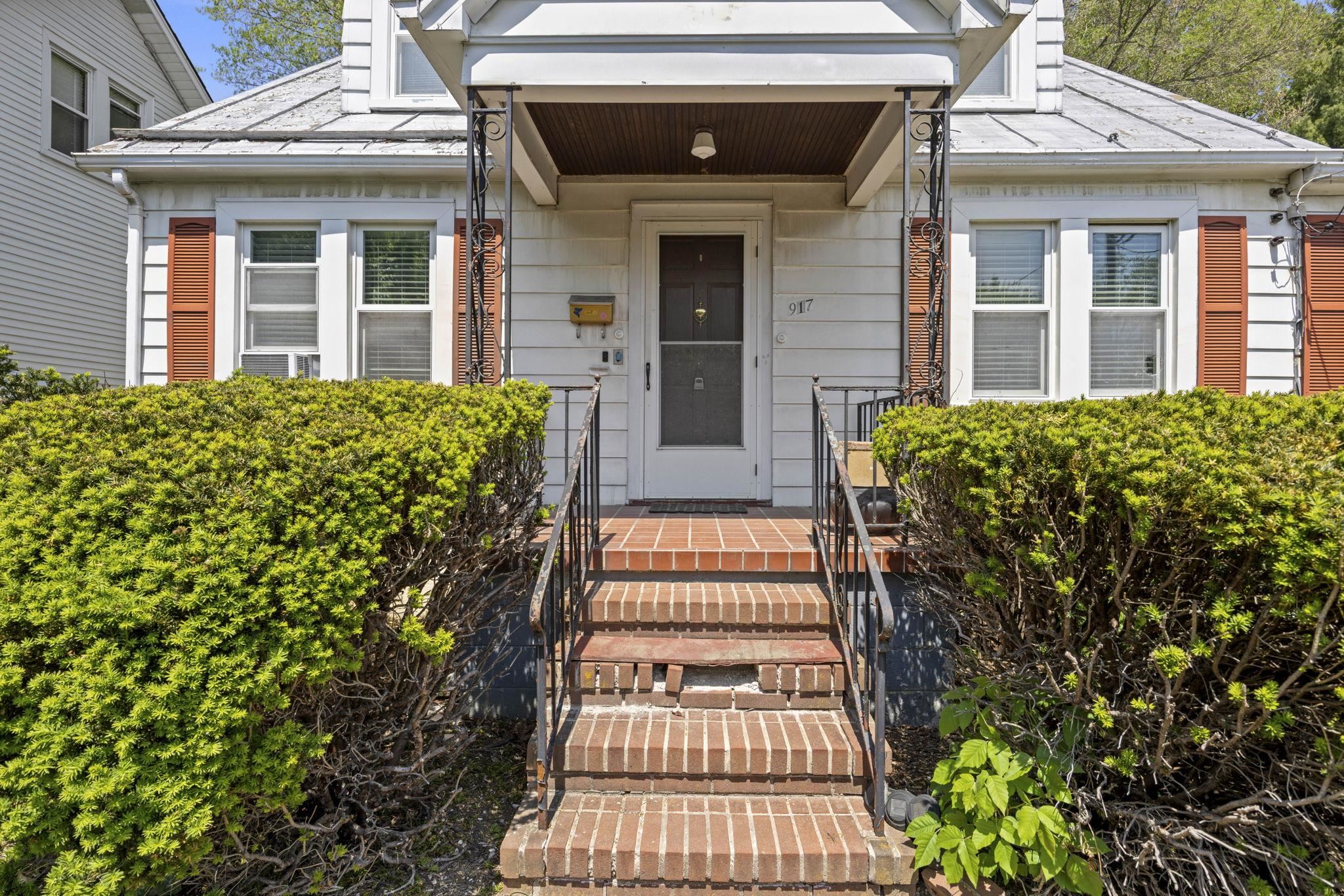 917 CHESTNUT DR, HARRISONBURG, Virginia 22801, 4 Bedrooms Bedrooms, ,1 BathroomBathrooms,Residential,917 CHESTNUT DR,664044 MLS # 664044