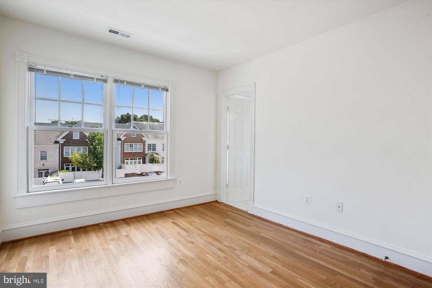 979 POWHATAN ST, ALEXANDRIA, Virginia 22314, 3 Bedrooms Bedrooms, ,3 BathroomsBathrooms,Residential,For sale,979 POWHATAN ST,VAAX2043426 MLS # VAAX2043426