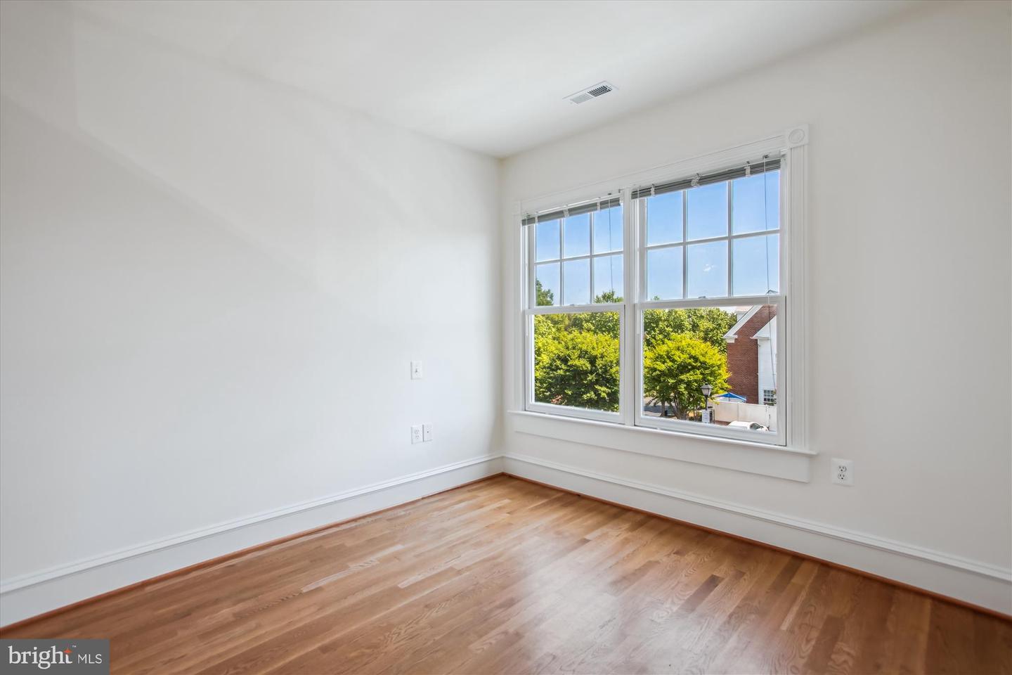 979 POWHATAN ST, ALEXANDRIA, Virginia 22314, 3 Bedrooms Bedrooms, ,3 BathroomsBathrooms,Residential,For sale,979 POWHATAN ST,VAAX2043426 MLS # VAAX2043426