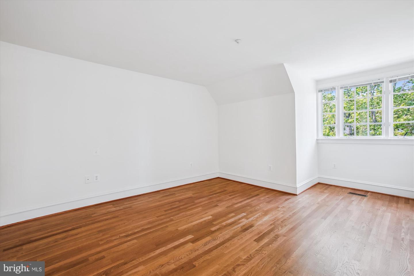 979 POWHATAN ST, ALEXANDRIA, Virginia 22314, 3 Bedrooms Bedrooms, ,3 BathroomsBathrooms,Residential,For sale,979 POWHATAN ST,VAAX2043426 MLS # VAAX2043426