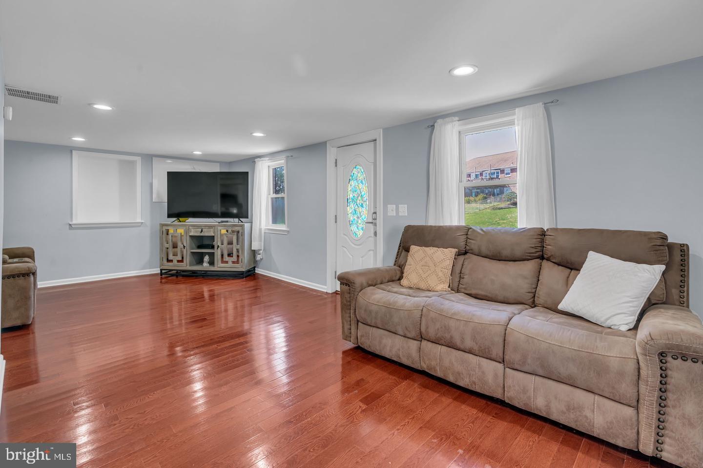 17631 WASHINGTON ST, DUMFRIES, Virginia 22026, 3 Bedrooms Bedrooms, ,2 BathroomsBathrooms,Residential,For sale,17631 WASHINGTON ST,VAPW2091414 MLS # VAPW2091414