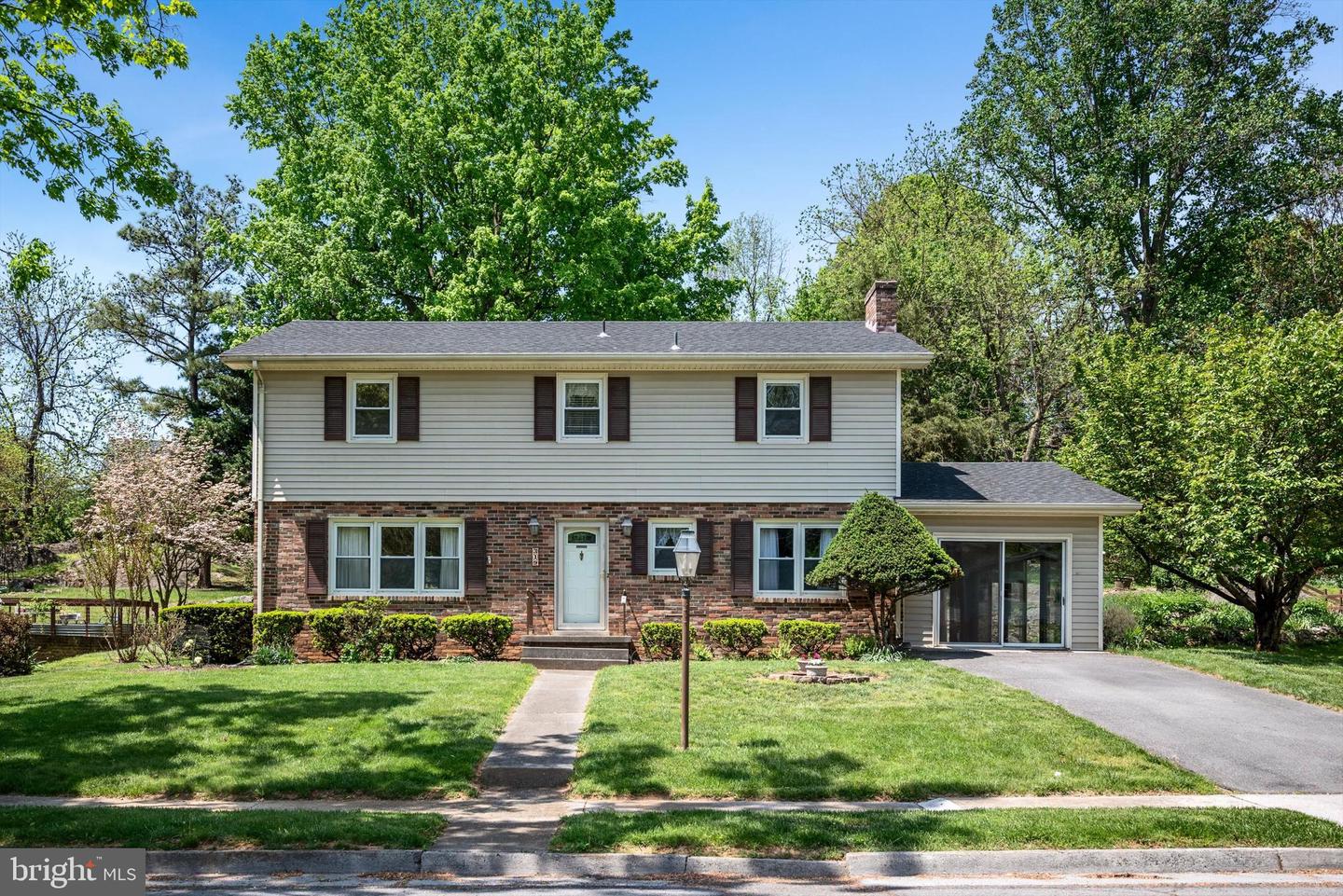 319 WALKER ST, WINCHESTER, Virginia 22601, 4 Bedrooms Bedrooms, ,2 BathroomsBathrooms,Residential,For sale,319 WALKER ST,VAWI2007456 MLS # VAWI2007456