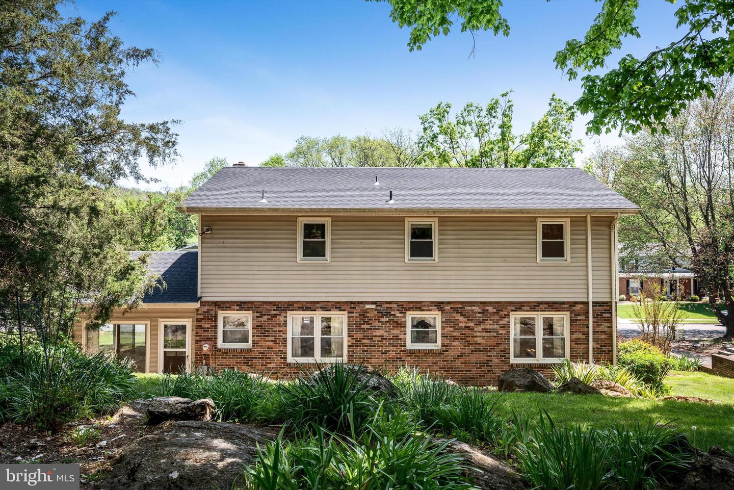 319 WALKER ST, WINCHESTER, Virginia 22601, 4 Bedrooms Bedrooms, ,2 BathroomsBathrooms,Residential,For sale,319 WALKER ST,VAWI2007456 MLS # VAWI2007456