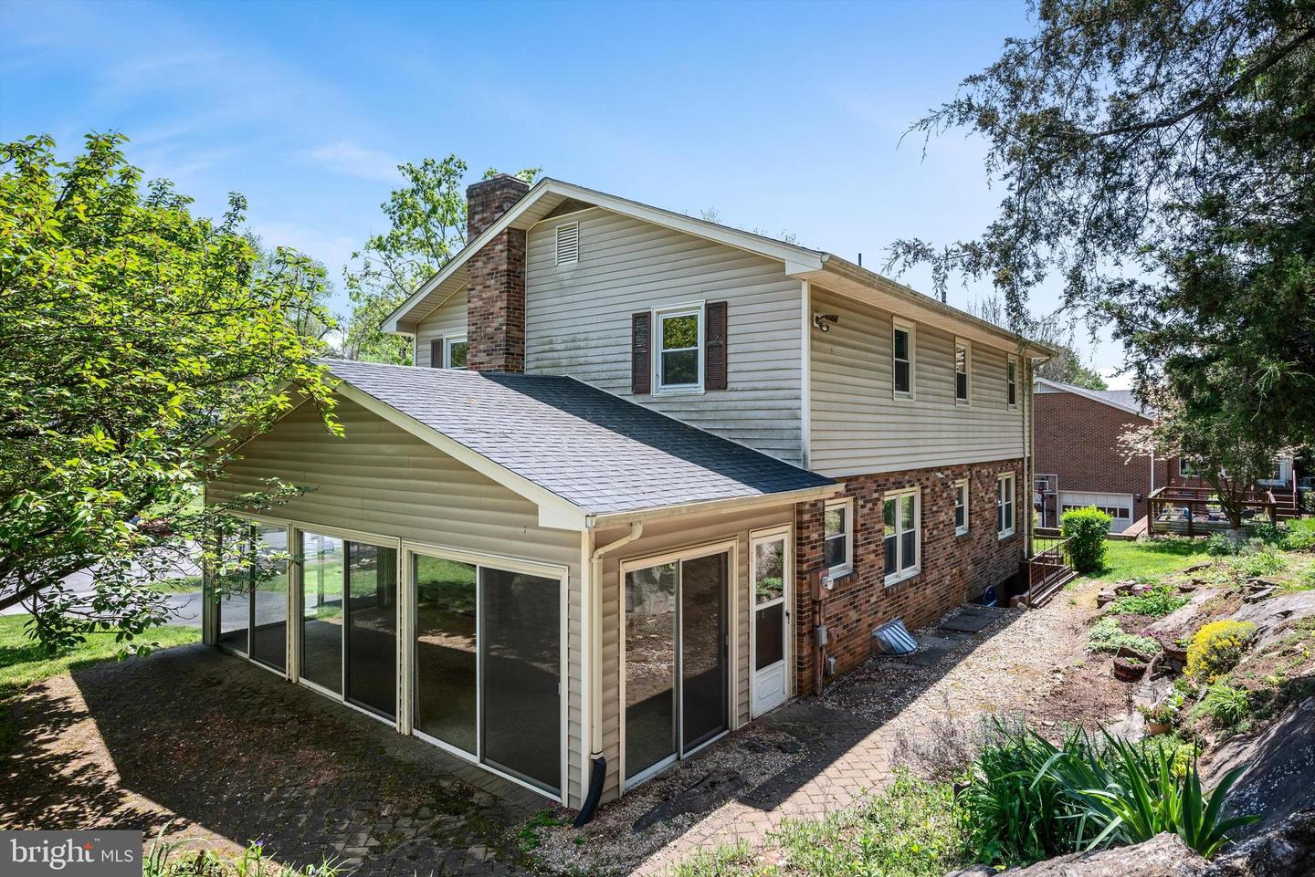 319 WALKER ST, WINCHESTER, Virginia 22601, 4 Bedrooms Bedrooms, ,2 BathroomsBathrooms,Residential,For sale,319 WALKER ST,VAWI2007456 MLS # VAWI2007456