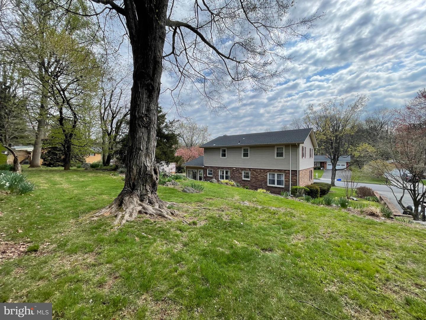 319 WALKER ST, WINCHESTER, Virginia 22601, 4 Bedrooms Bedrooms, ,2 BathroomsBathrooms,Residential,For sale,319 WALKER ST,VAWI2007456 MLS # VAWI2007456