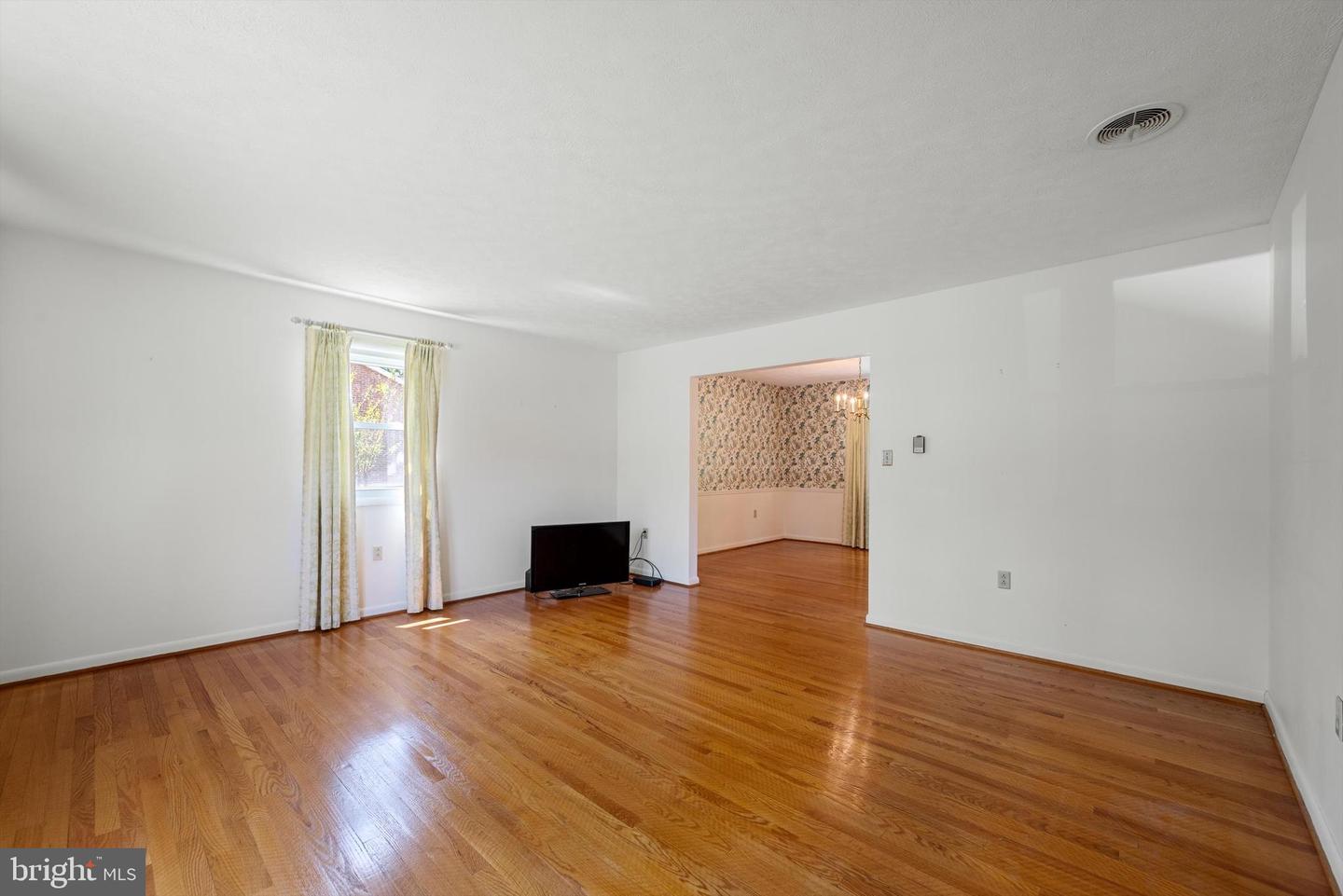 319 WALKER ST, WINCHESTER, Virginia 22601, 4 Bedrooms Bedrooms, ,2 BathroomsBathrooms,Residential,For sale,319 WALKER ST,VAWI2007456 MLS # VAWI2007456