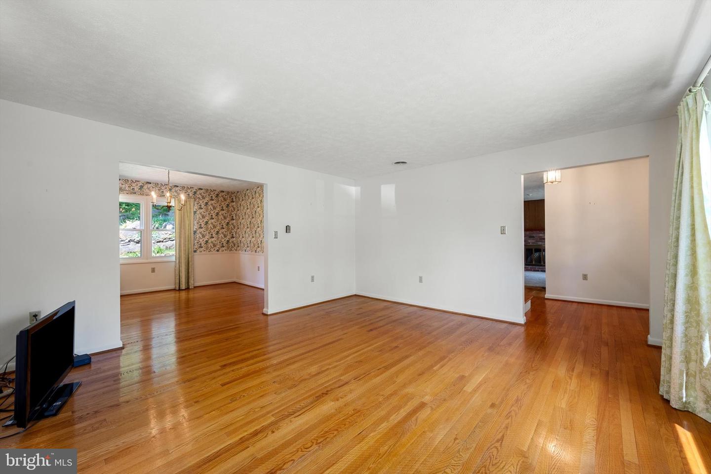 319 WALKER ST, WINCHESTER, Virginia 22601, 4 Bedrooms Bedrooms, ,2 BathroomsBathrooms,Residential,For sale,319 WALKER ST,VAWI2007456 MLS # VAWI2007456