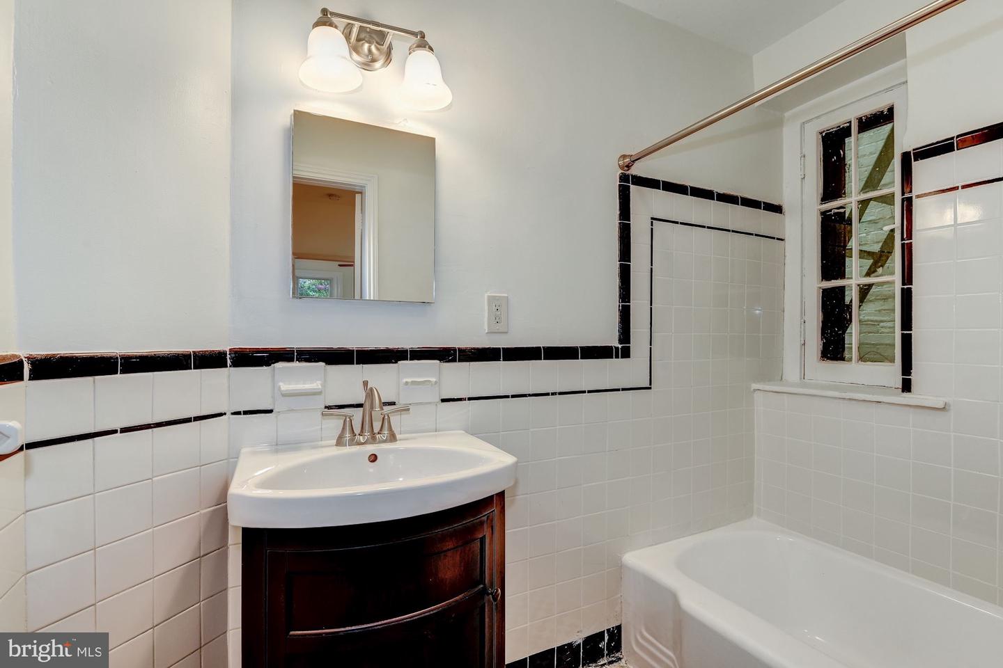 1674 IRVING ST NW, WASHINGTON, District Of Columbia 20010, 6 Bedrooms Bedrooms, ,6 BathroomsBathrooms,Residential,For sale,1674 IRVING ST NW,DCDC2194594 MLS # DCDC2194594