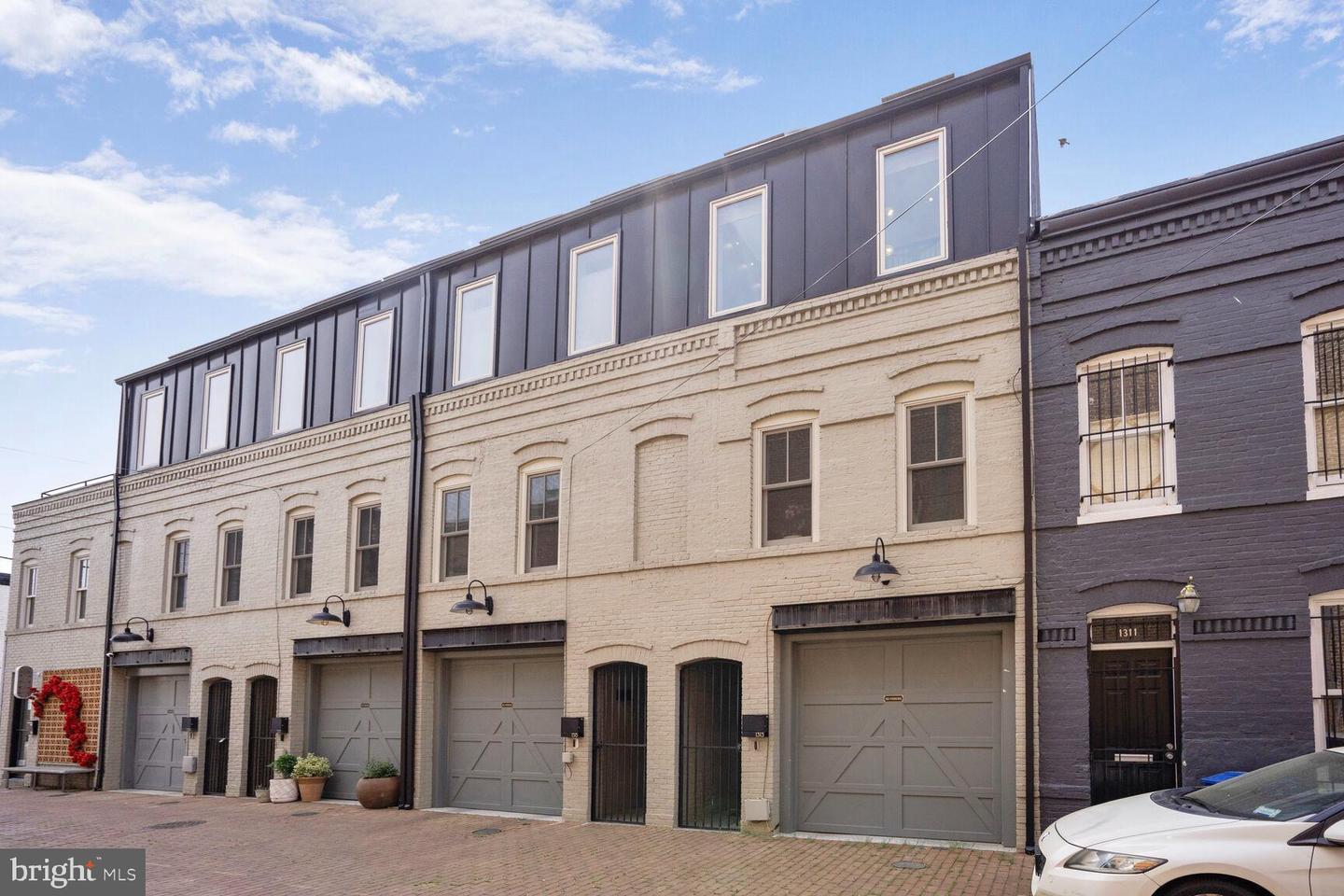 1313 LINDEN CT NE, WASHINGTON, District Of Columbia 20002, 3 Bedrooms Bedrooms, ,3 BathroomsBathrooms,Residential,For sale,1313 LINDEN CT NE,DCDC2195070 MLS # DCDC2195070