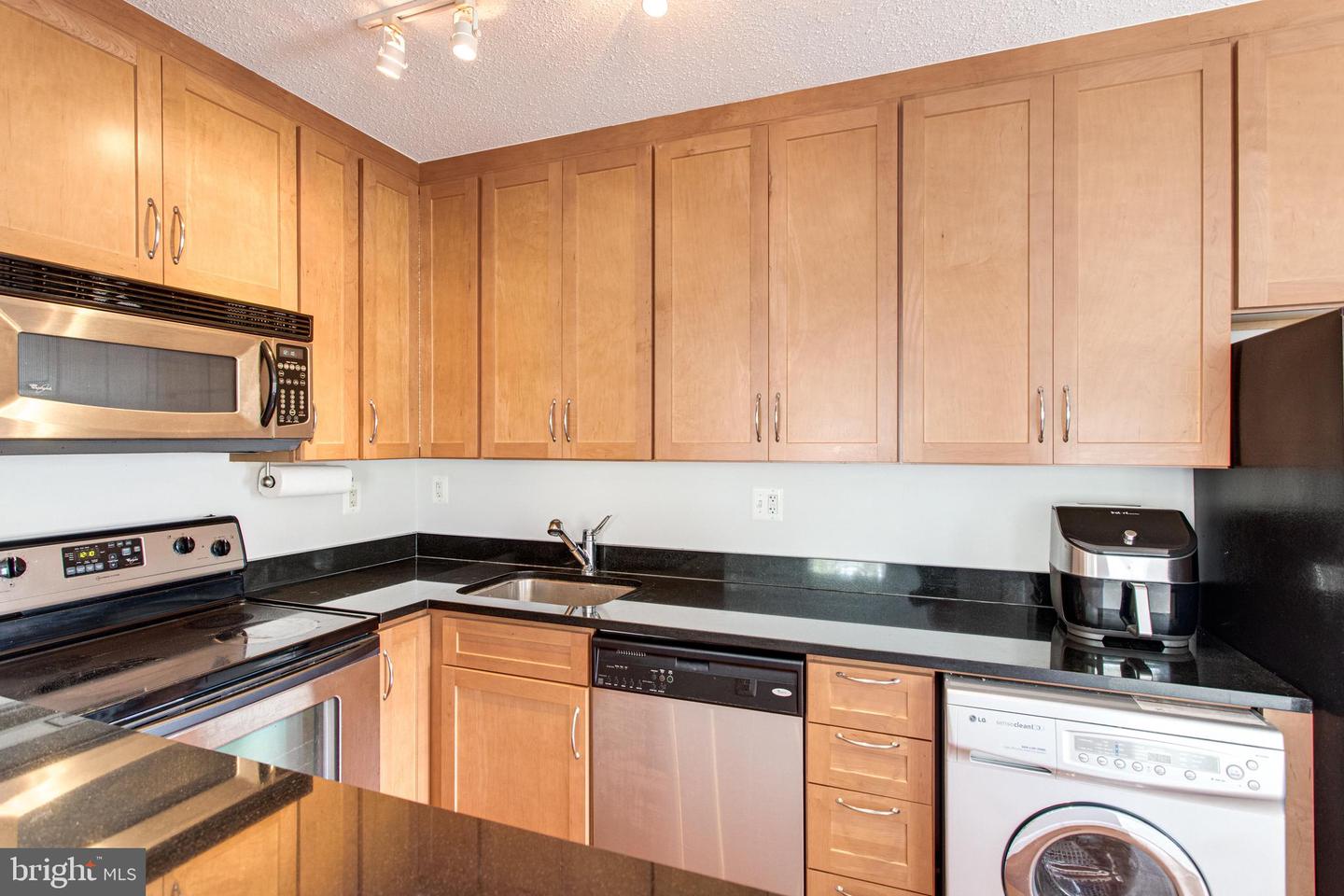612 BASHFORD LN #1221, ALEXANDRIA, Virginia 22314, 1 Bedroom Bedrooms, ,1 BathroomBathrooms,Residential,For sale,612 BASHFORD LN #1221,VAAX2044066 MLS # VAAX2044066
