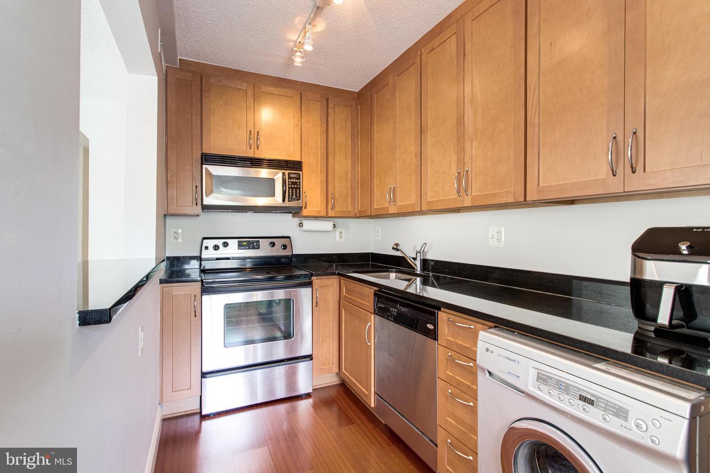 612 BASHFORD LN #1221, ALEXANDRIA, Virginia 22314, 1 Bedroom Bedrooms, ,1 BathroomBathrooms,Residential,For sale,612 BASHFORD LN #1221,VAAX2044066 MLS # VAAX2044066