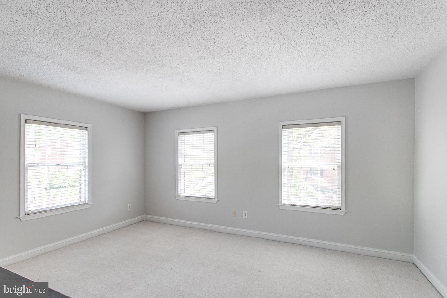 612 BASHFORD LN #1221, ALEXANDRIA, Virginia 22314, 1 Bedroom Bedrooms, ,1 BathroomBathrooms,Residential,For sale,612 BASHFORD LN #1221,VAAX2044066 MLS # VAAX2044066
