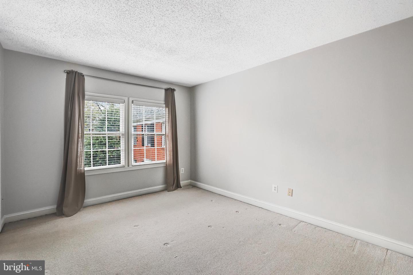 612 BASHFORD LN #1221, ALEXANDRIA, Virginia 22314, 1 Bedroom Bedrooms, ,1 BathroomBathrooms,Residential,For sale,612 BASHFORD LN #1221,VAAX2044066 MLS # VAAX2044066