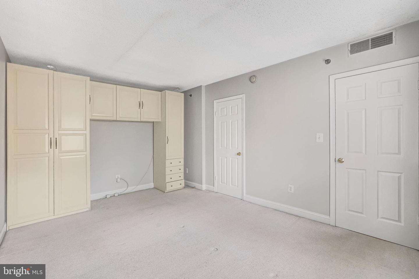 612 BASHFORD LN #1221, ALEXANDRIA, Virginia 22314, 1 Bedroom Bedrooms, ,1 BathroomBathrooms,Residential,For sale,612 BASHFORD LN #1221,VAAX2044066 MLS # VAAX2044066