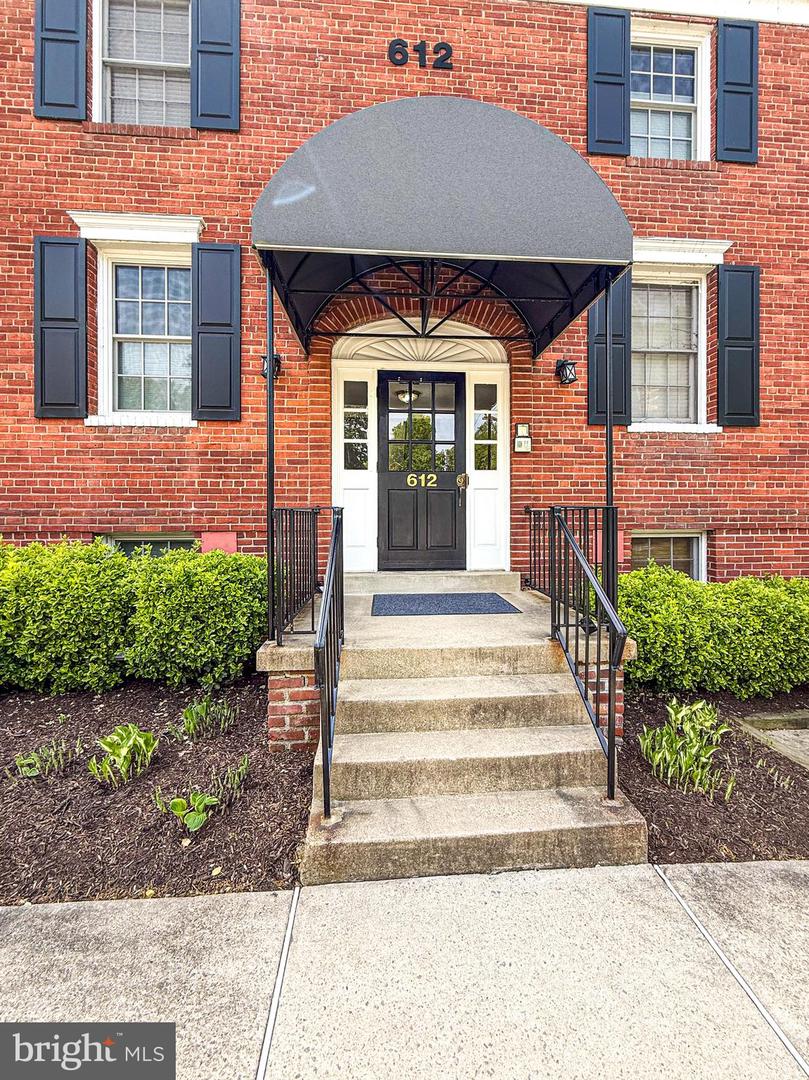 612 BASHFORD LN #1221, ALEXANDRIA, Virginia 22314, 1 Bedroom Bedrooms, ,1 BathroomBathrooms,Residential,For sale,612 BASHFORD LN #1221,VAAX2044066 MLS # VAAX2044066