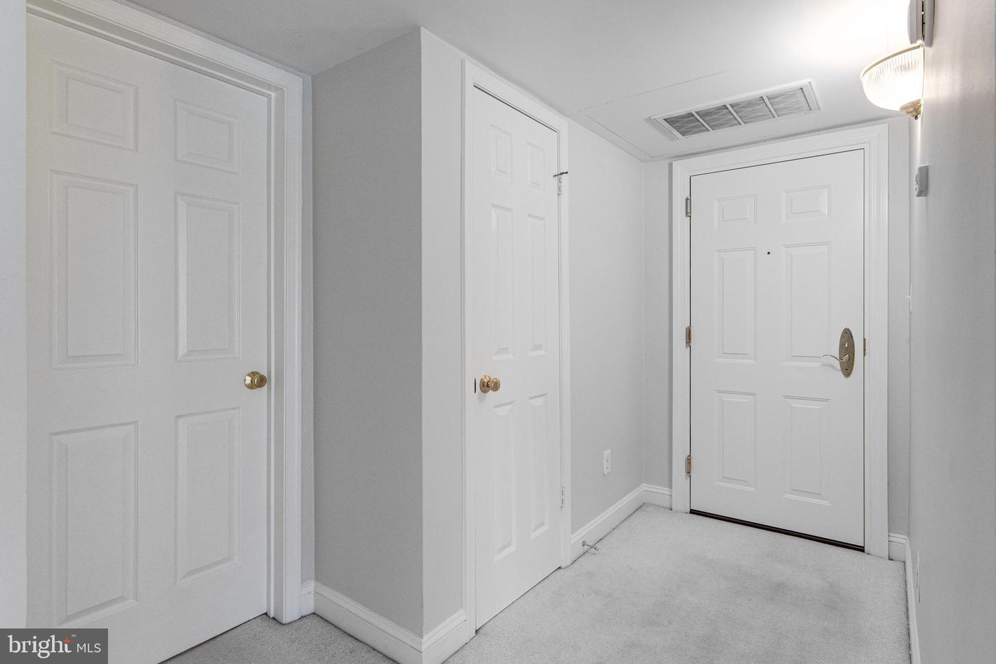 612 BASHFORD LN #1221, ALEXANDRIA, Virginia 22314, 1 Bedroom Bedrooms, ,1 BathroomBathrooms,Residential,For sale,612 BASHFORD LN #1221,VAAX2044066 MLS # VAAX2044066
