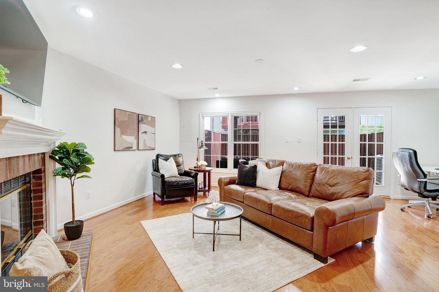 6625 FROST LAKE LN, ALEXANDRIA, Virginia 22315, 3 Bedrooms Bedrooms, ,3 BathroomsBathrooms,Residential,For sale,6625 FROST LAKE LN,VAFX2234272 MLS # VAFX2234272
