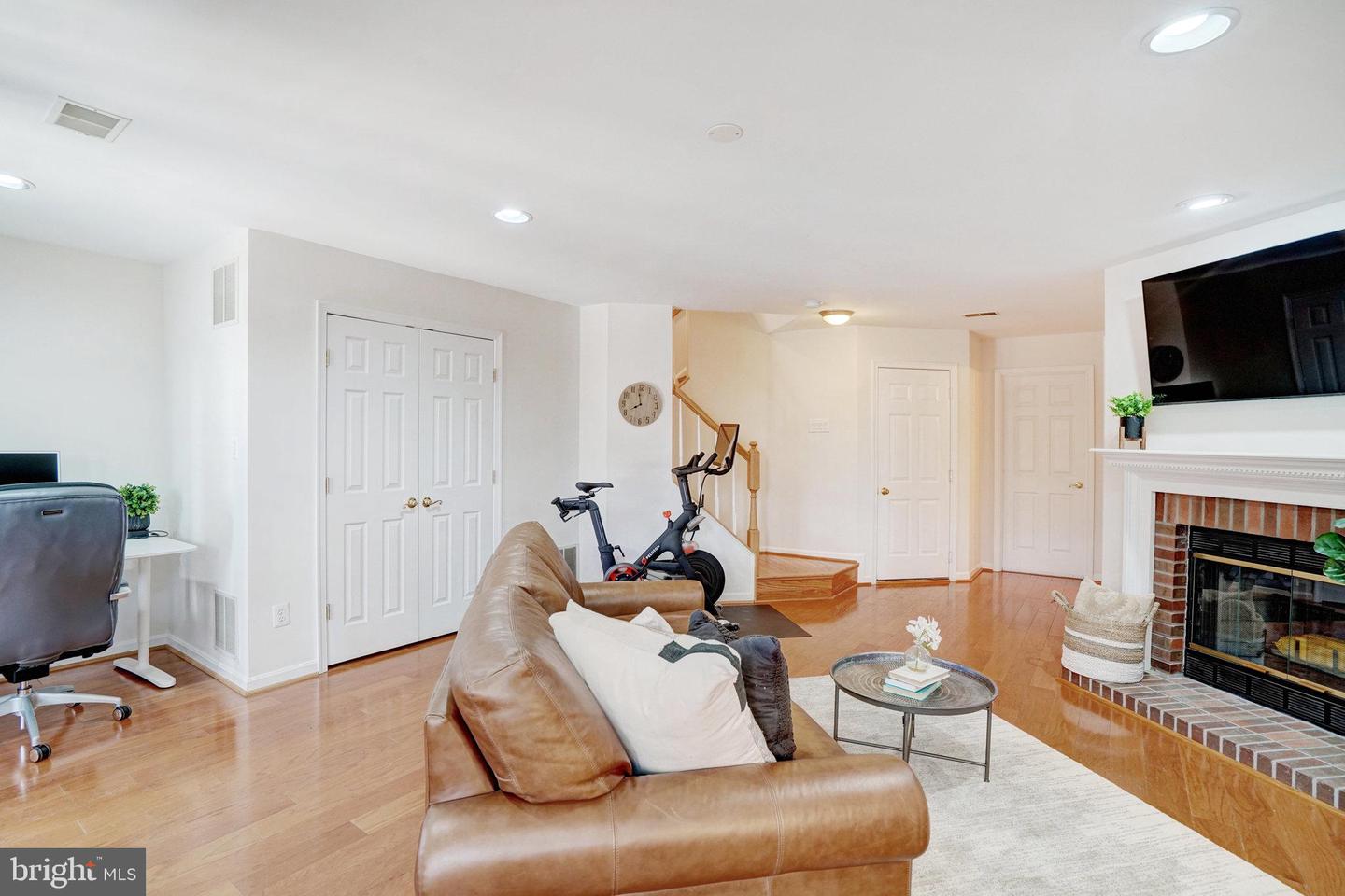6625 FROST LAKE LN, ALEXANDRIA, Virginia 22315, 3 Bedrooms Bedrooms, ,3 BathroomsBathrooms,Residential,For sale,6625 FROST LAKE LN,VAFX2234272 MLS # VAFX2234272