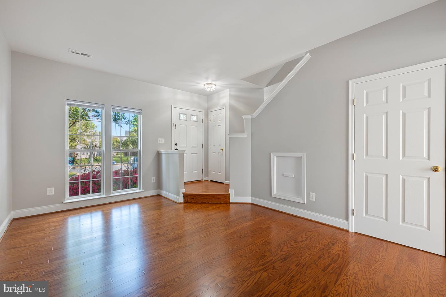 44479 POTTER TER, ASHBURN, Virginia 20147, 2 Bedrooms Bedrooms, ,2 BathroomsBathrooms,Residential,For sale,44479 POTTER TER,VALO2094110 MLS # VALO2094110