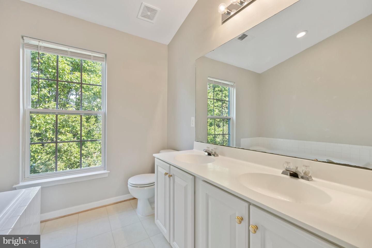 44479 POTTER TER, ASHBURN, Virginia 20147, 2 Bedrooms Bedrooms, ,2 BathroomsBathrooms,Residential,For sale,44479 POTTER TER,VALO2094110 MLS # VALO2094110