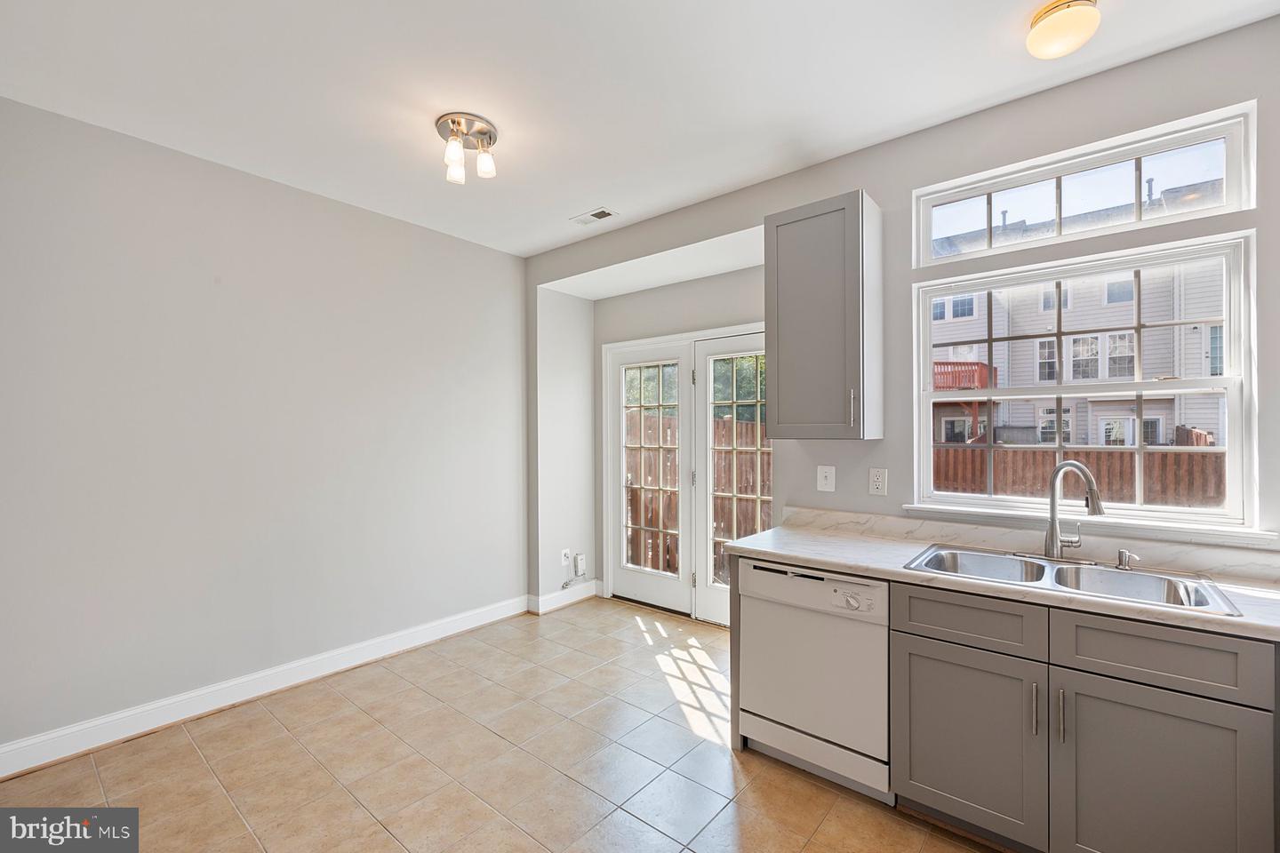 44479 POTTER TER, ASHBURN, Virginia 20147, 2 Bedrooms Bedrooms, ,2 BathroomsBathrooms,Residential,For sale,44479 POTTER TER,VALO2094110 MLS # VALO2094110