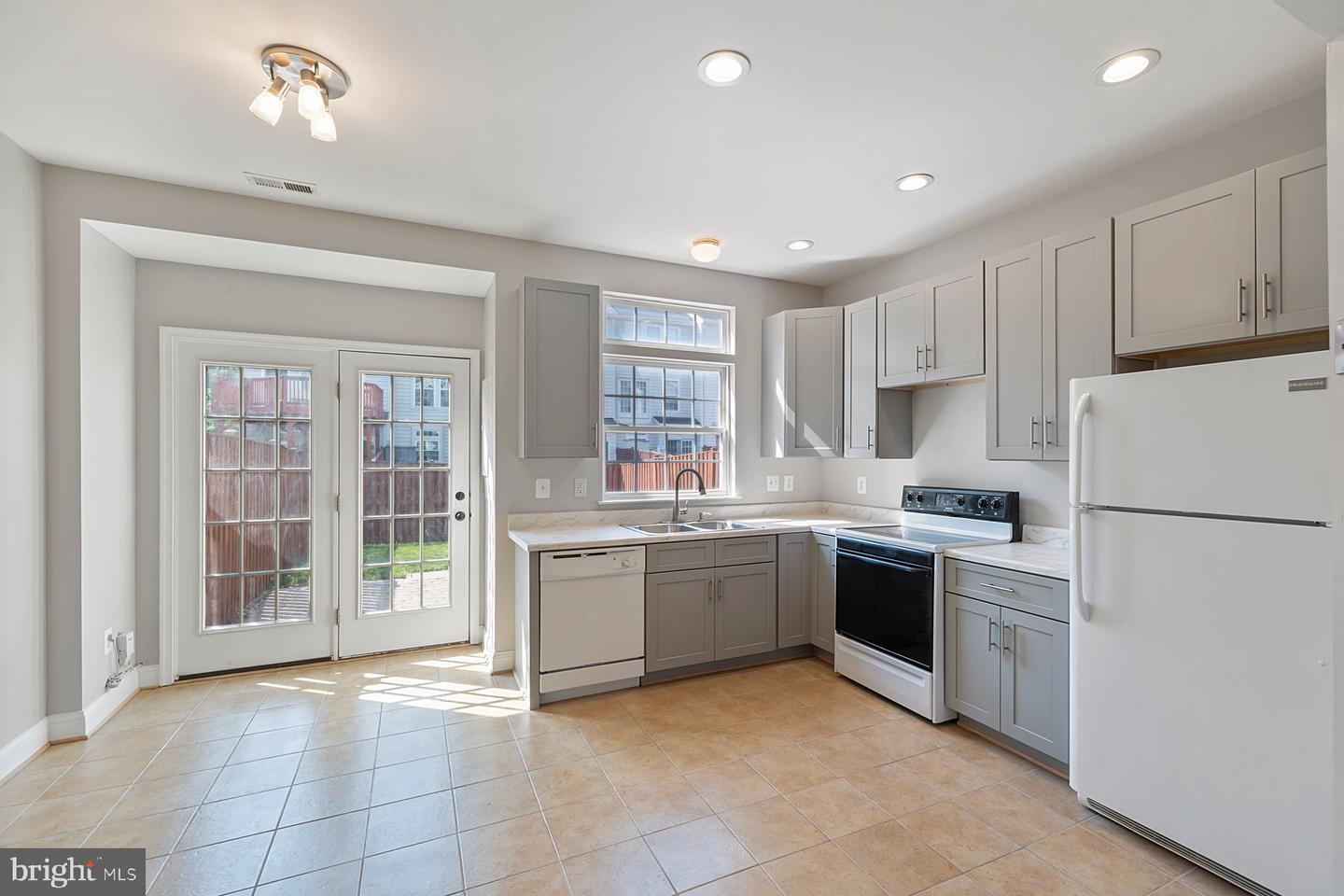 44479 POTTER TER, ASHBURN, Virginia 20147, 2 Bedrooms Bedrooms, ,2 BathroomsBathrooms,Residential,For sale,44479 POTTER TER,VALO2094110 MLS # VALO2094110