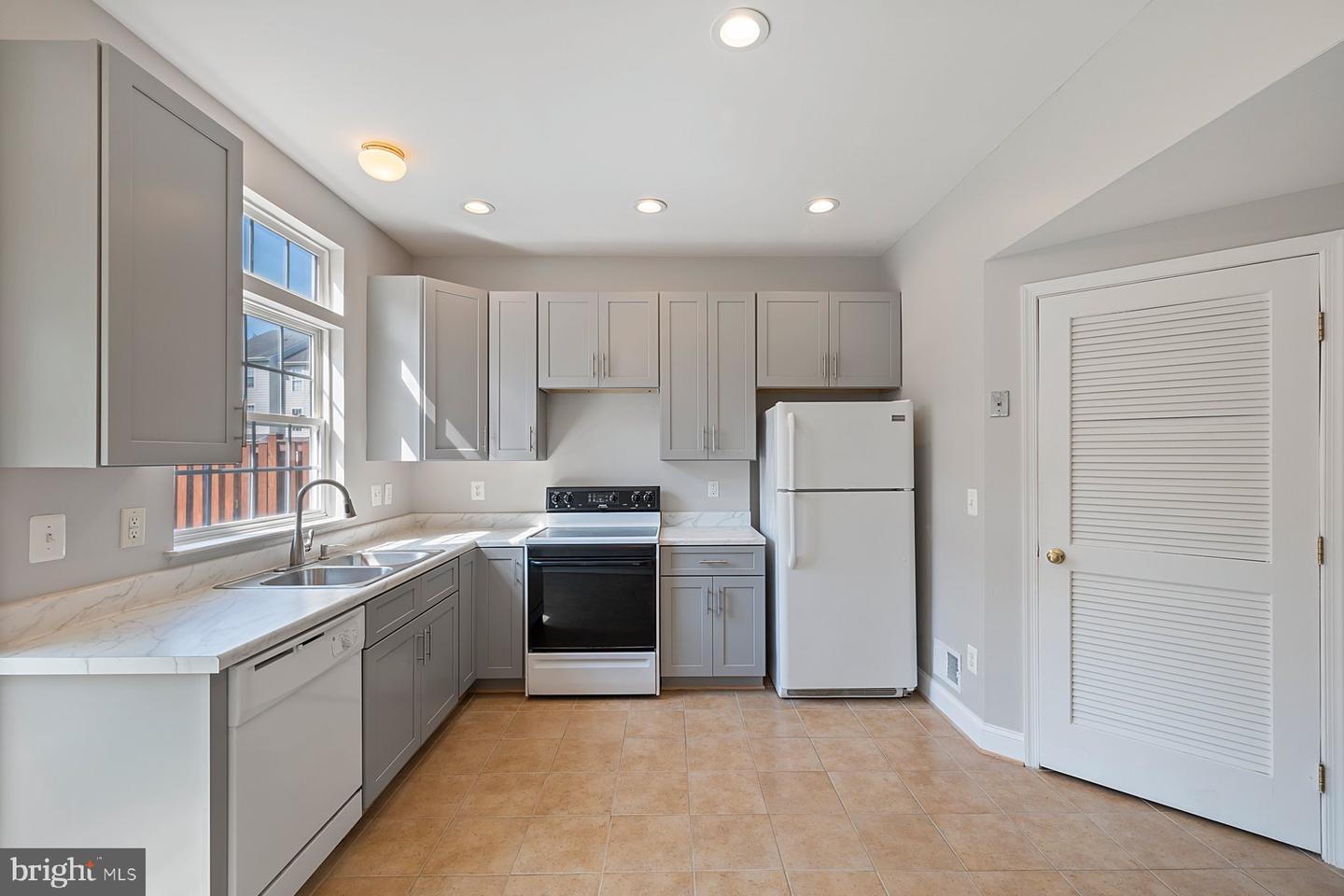 44479 POTTER TER, ASHBURN, Virginia 20147, 2 Bedrooms Bedrooms, ,2 BathroomsBathrooms,Residential,For sale,44479 POTTER TER,VALO2094110 MLS # VALO2094110