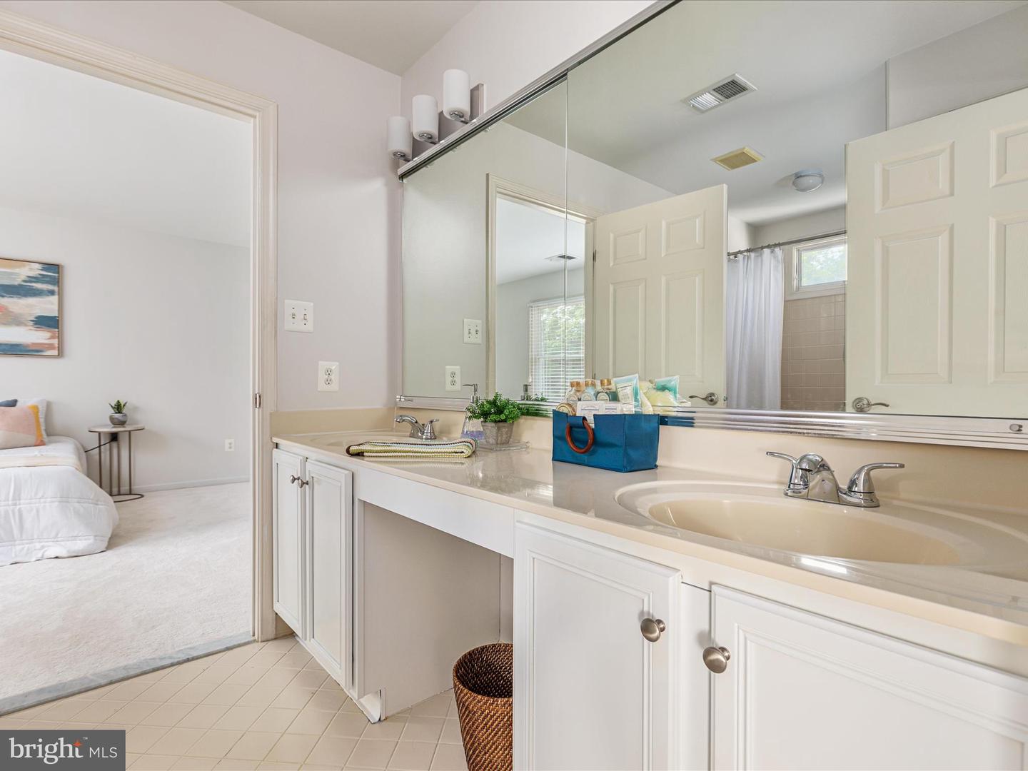 12502 RIDGEGATE DR, HERNDON, Virginia 20170, 5 Bedrooms Bedrooms, ,4 BathroomsBathrooms,Residential,For sale,12502 RIDGEGATE DR,VAFX2234780 MLS # VAFX2234780