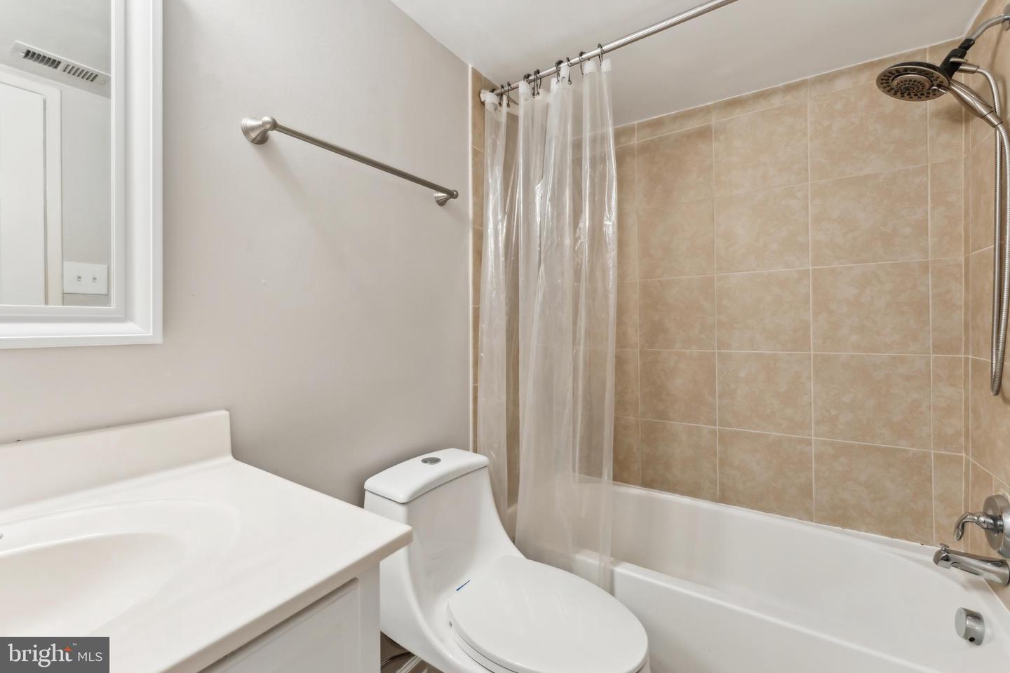 531 FLORIDA AVE #102, HERNDON, Virginia 20170, 2 Bedrooms Bedrooms, ,2 BathroomsBathrooms,Residential,For sale,531 FLORIDA AVE #102,VAFX2234538 MLS # VAFX2234538