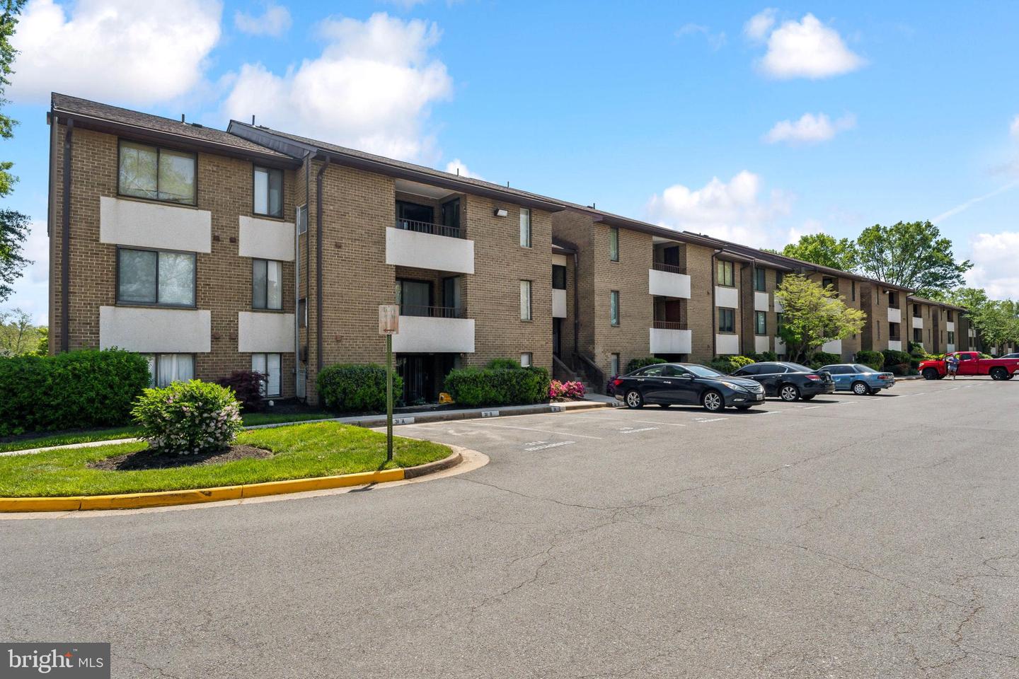531 FLORIDA AVE #102, HERNDON, Virginia 20170, 2 Bedrooms Bedrooms, ,2 BathroomsBathrooms,Residential,For sale,531 FLORIDA AVE #102,VAFX2234538 MLS # VAFX2234538
