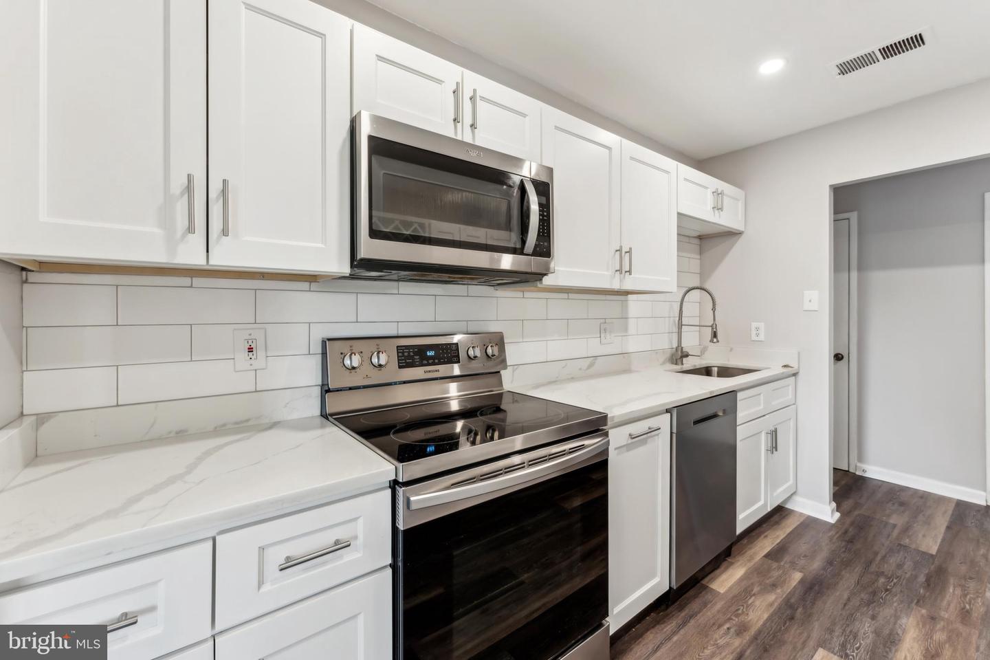 531 FLORIDA AVE #102, HERNDON, Virginia 20170, 2 Bedrooms Bedrooms, ,2 BathroomsBathrooms,Residential,For sale,531 FLORIDA AVE #102,VAFX2234538 MLS # VAFX2234538